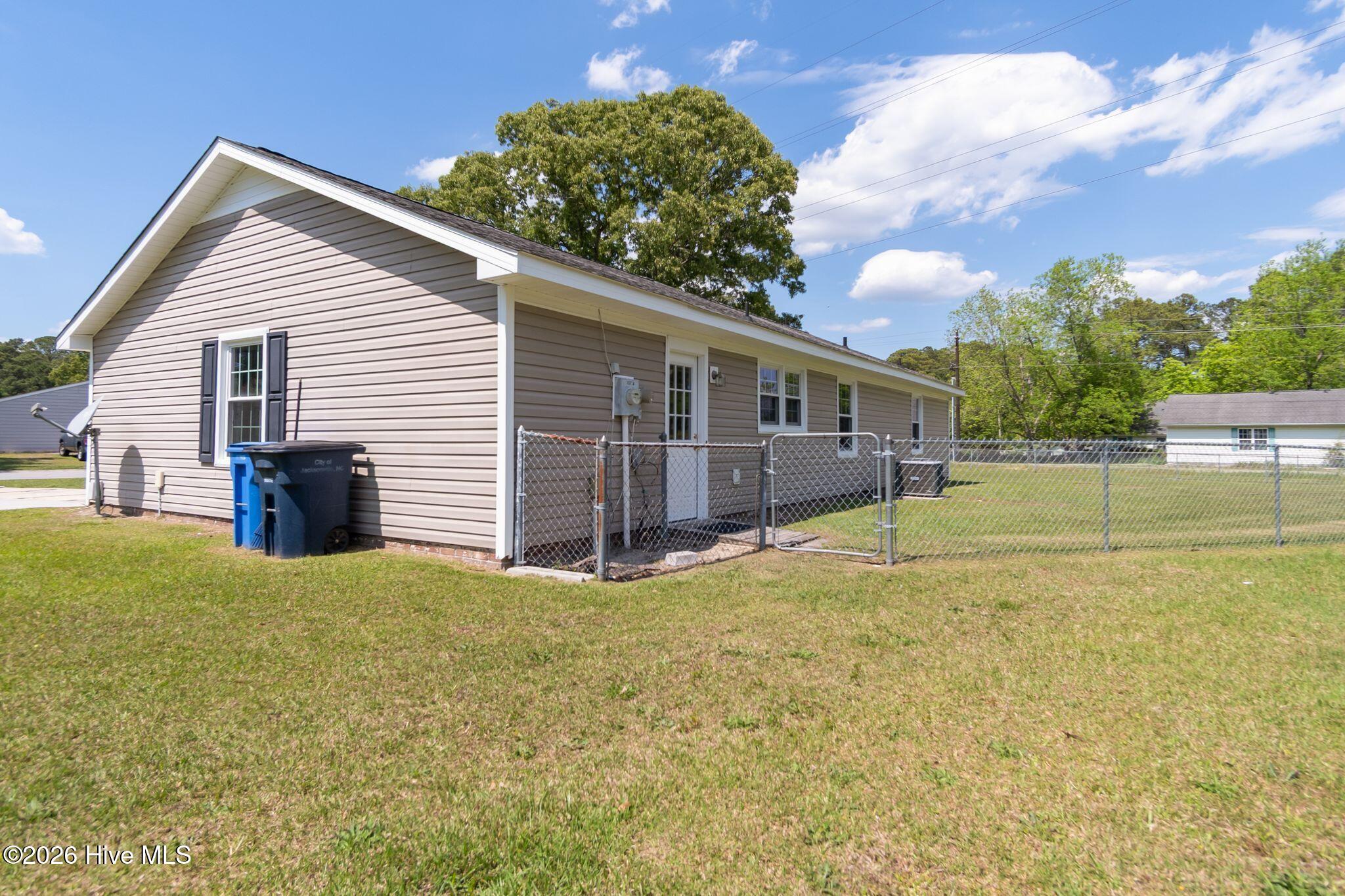 100568369 | Photo 39