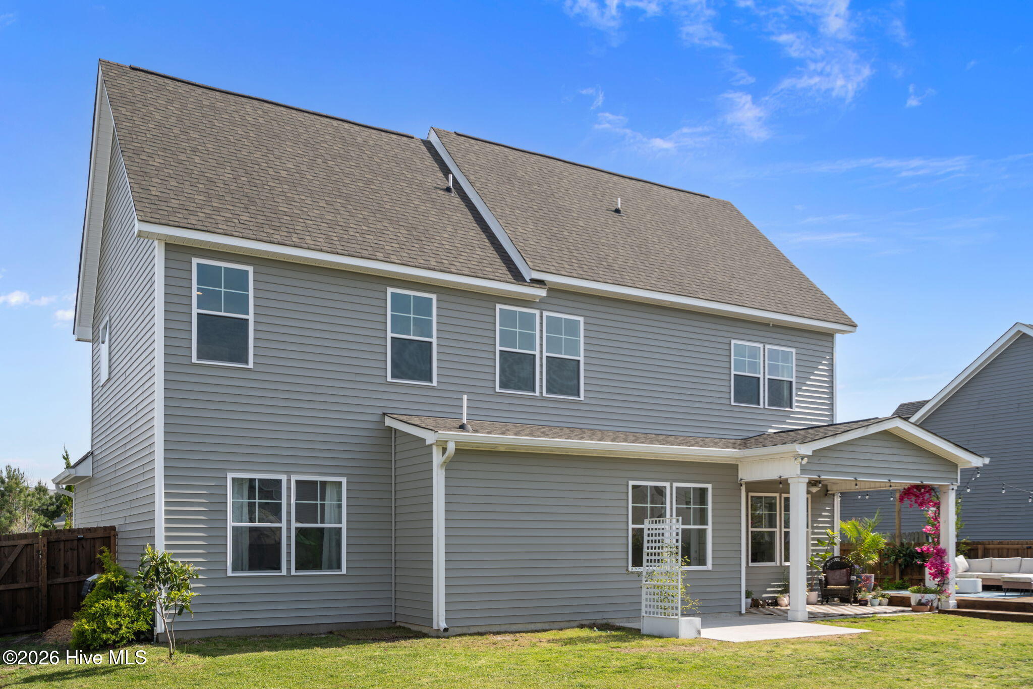 100566111 | Photo 40