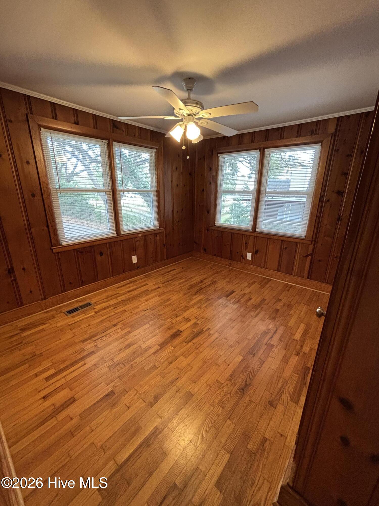 100561004 | Photo 21