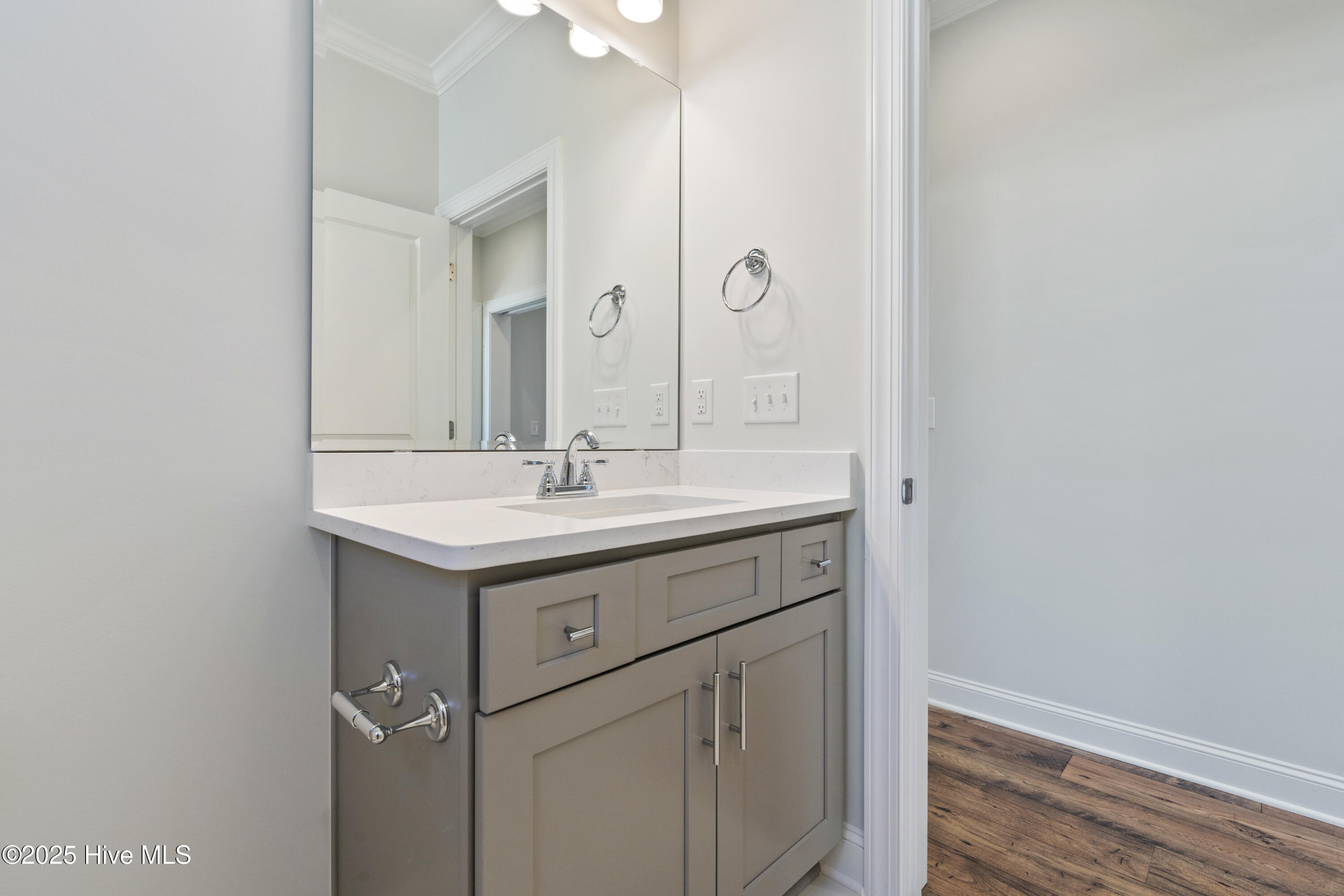 100522089 | Photo 33