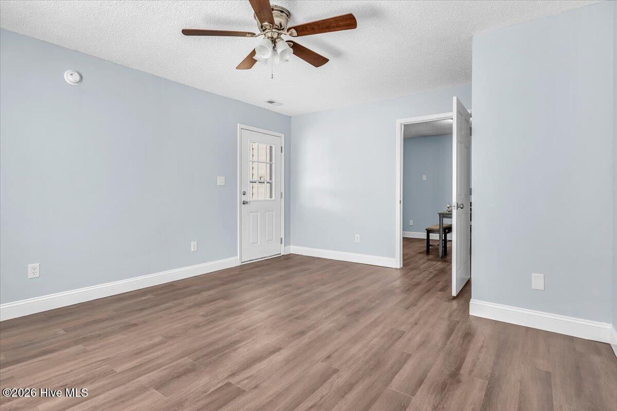 100555805 | Photo 18