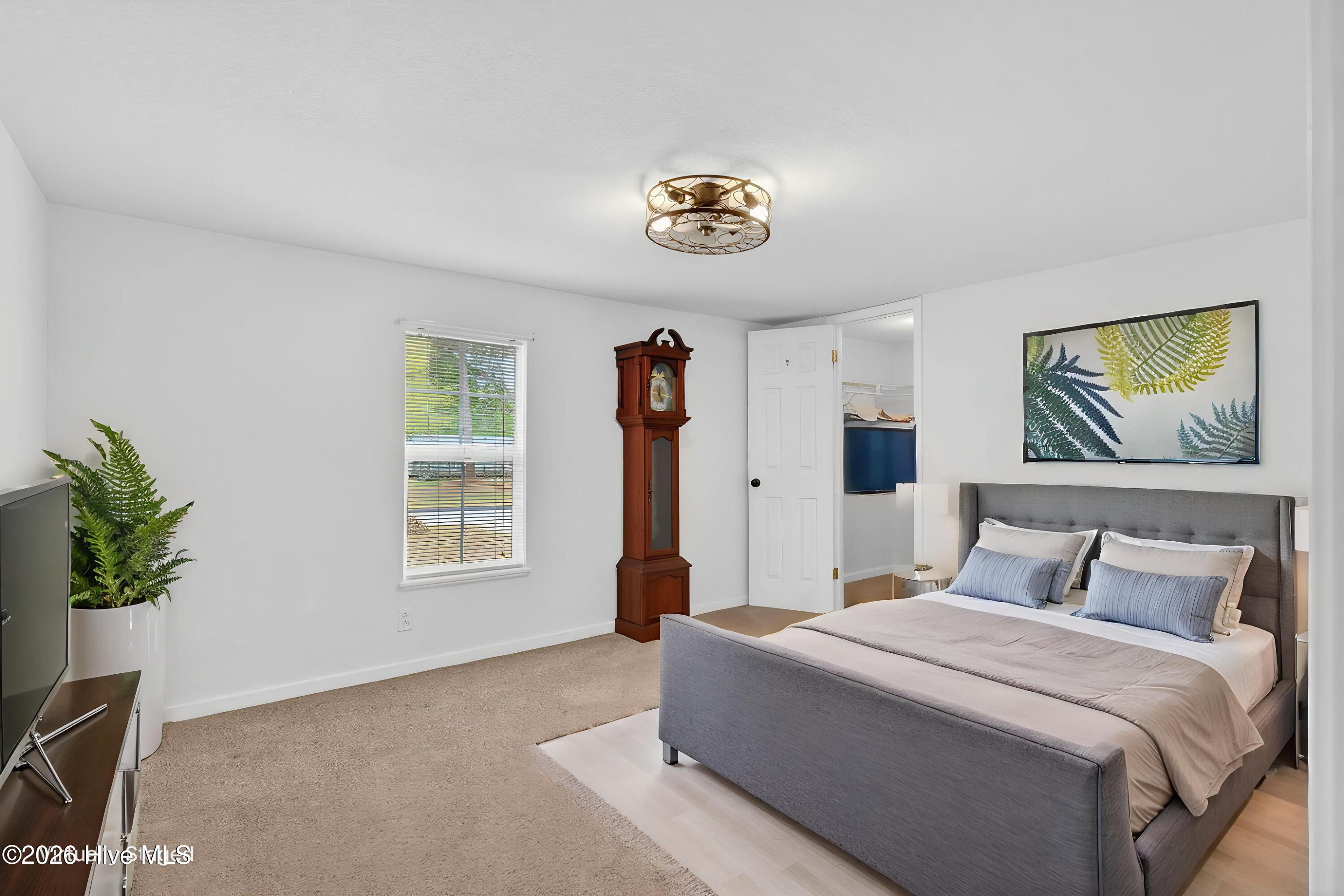 100565671 | Photo 14