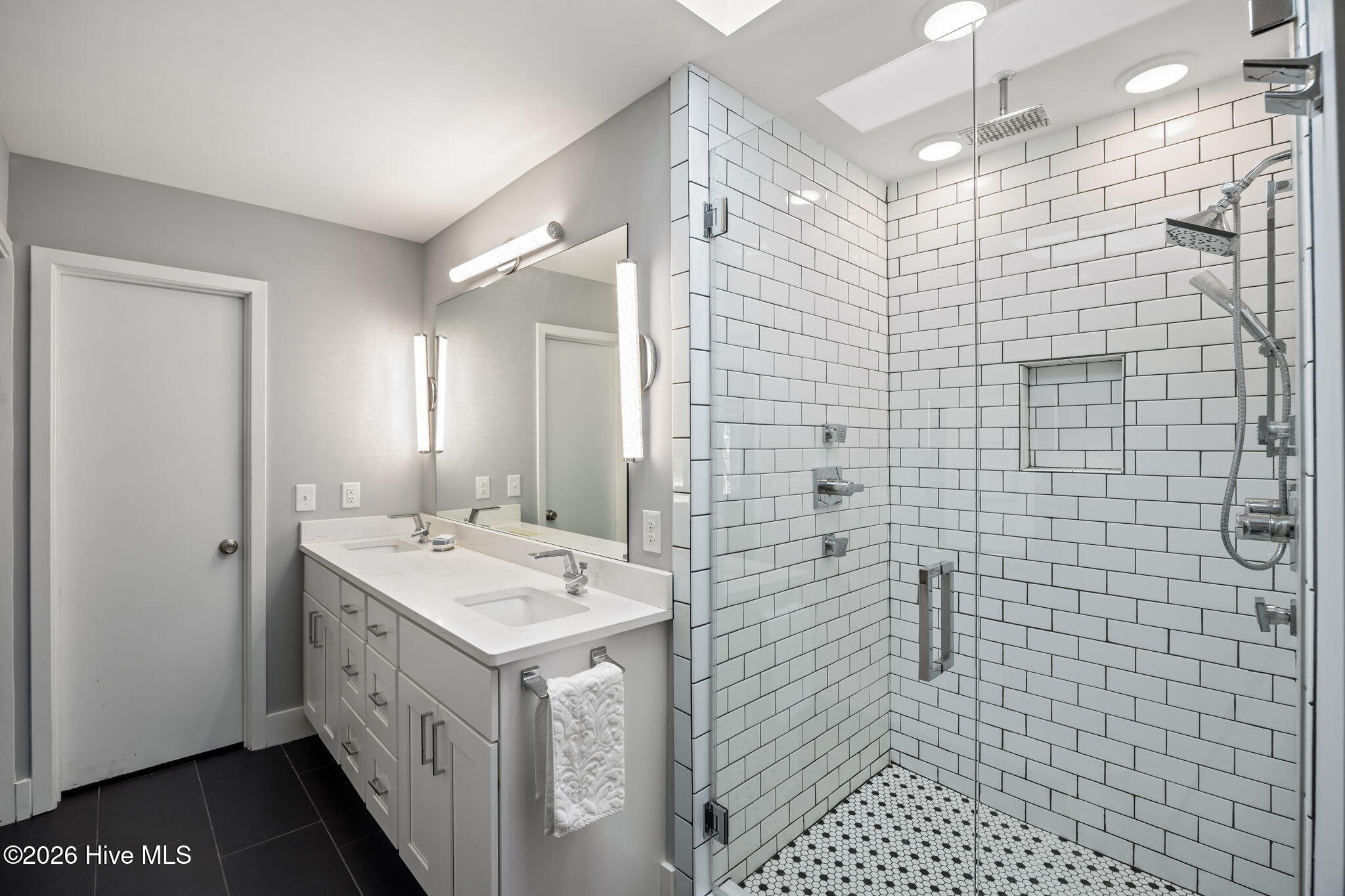 100560394 | Photo 35