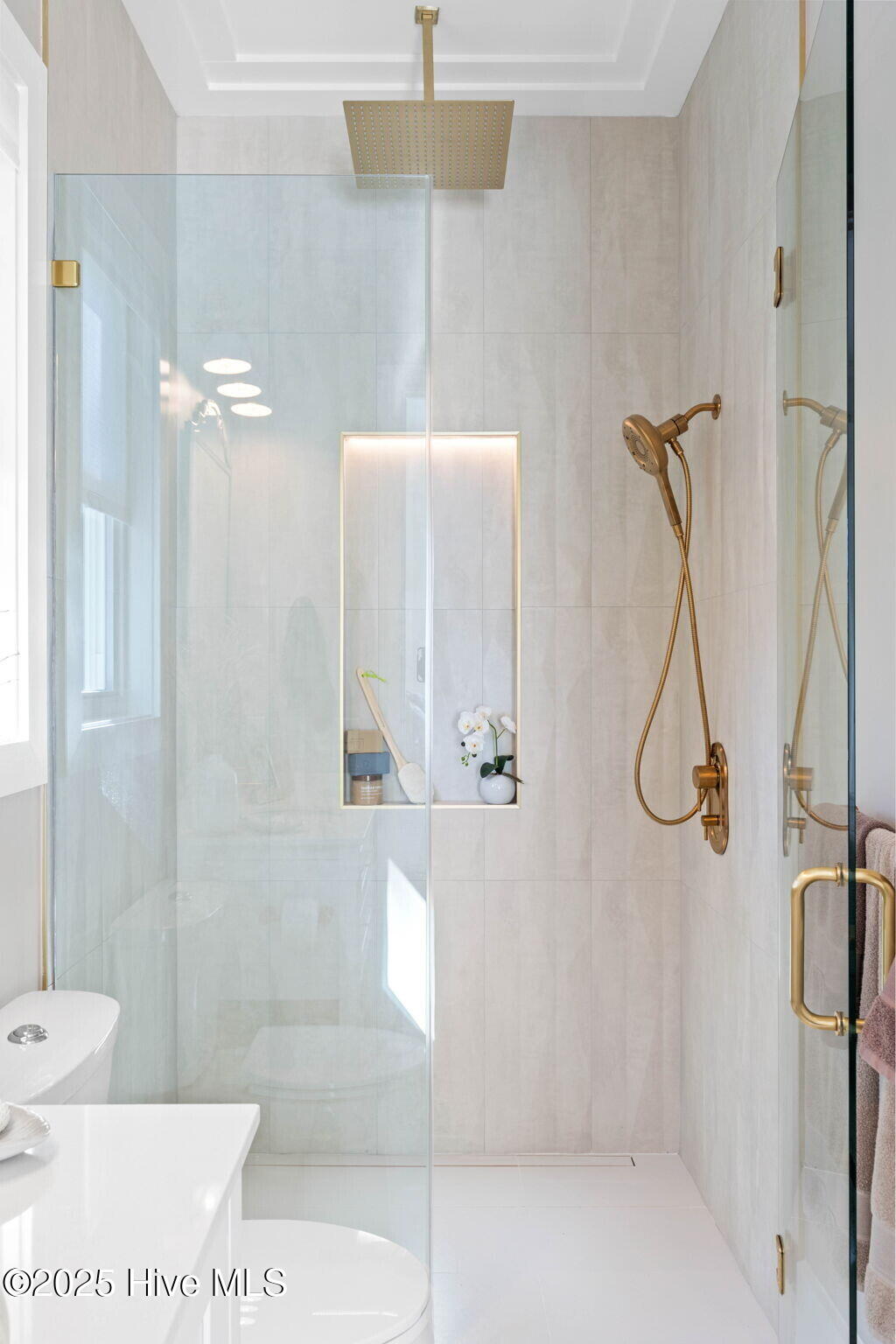 100516902 | Photo 65