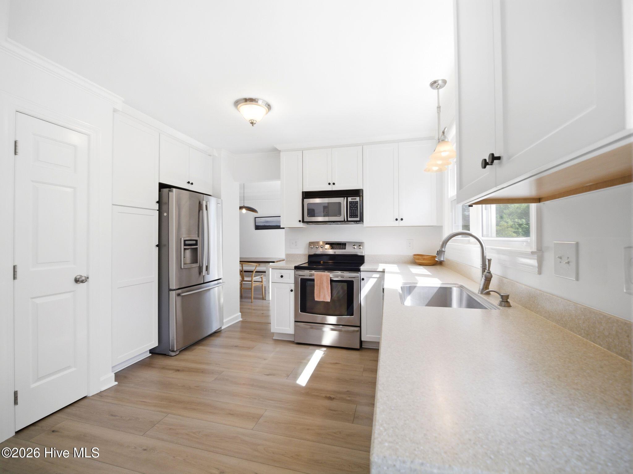 100568966 | Photo 18