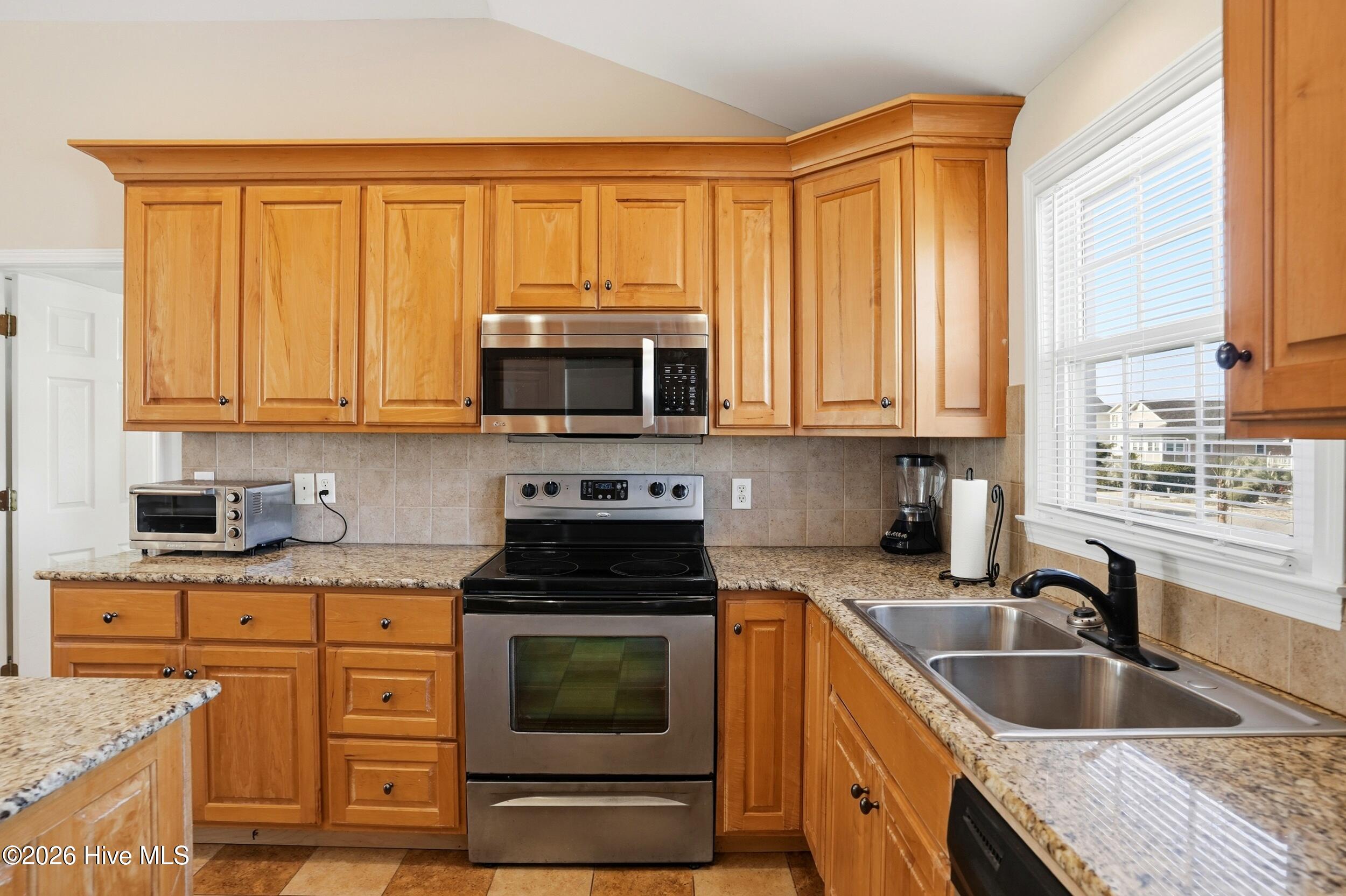 100554580 | Photo 12