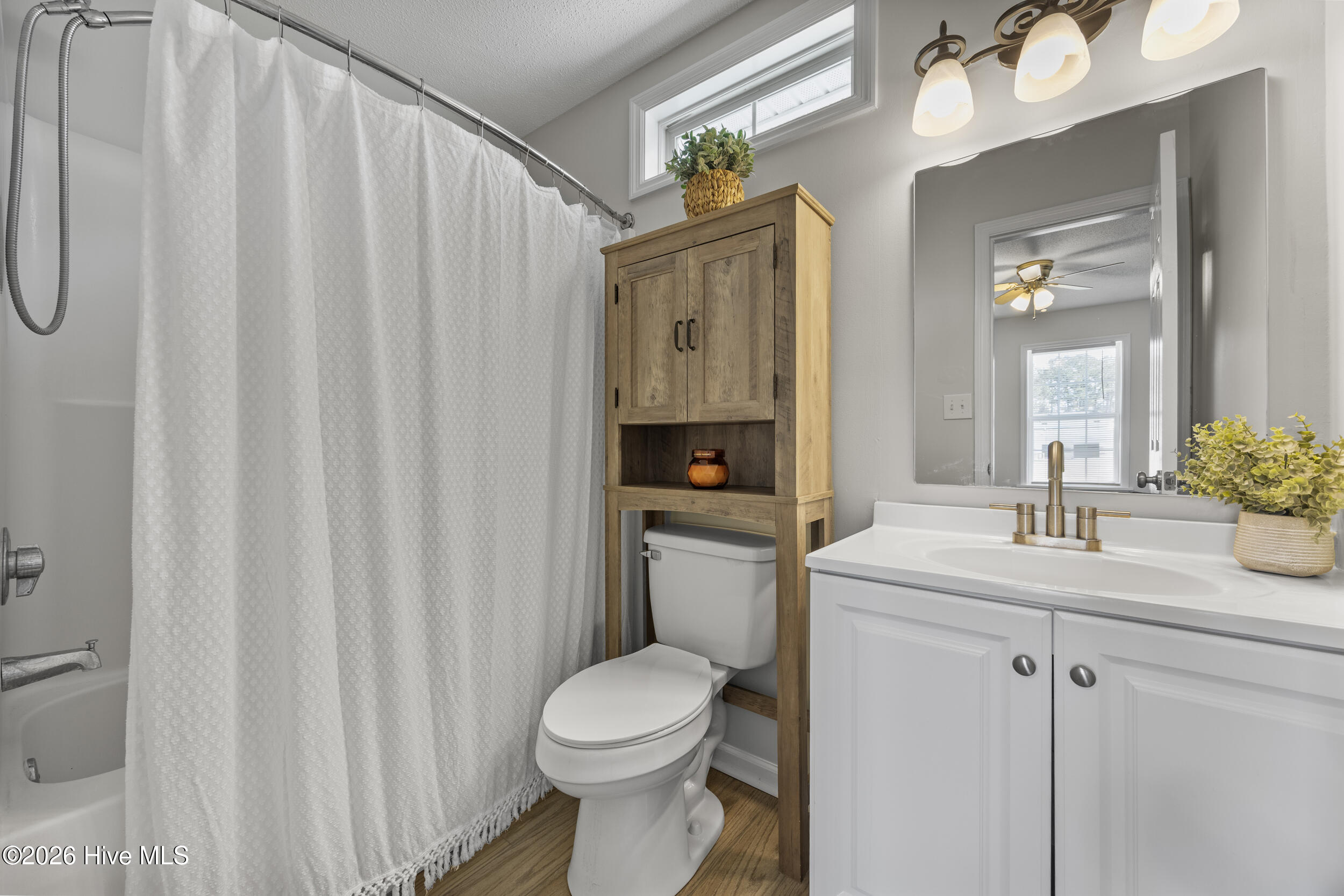 100561186 | Photo 20