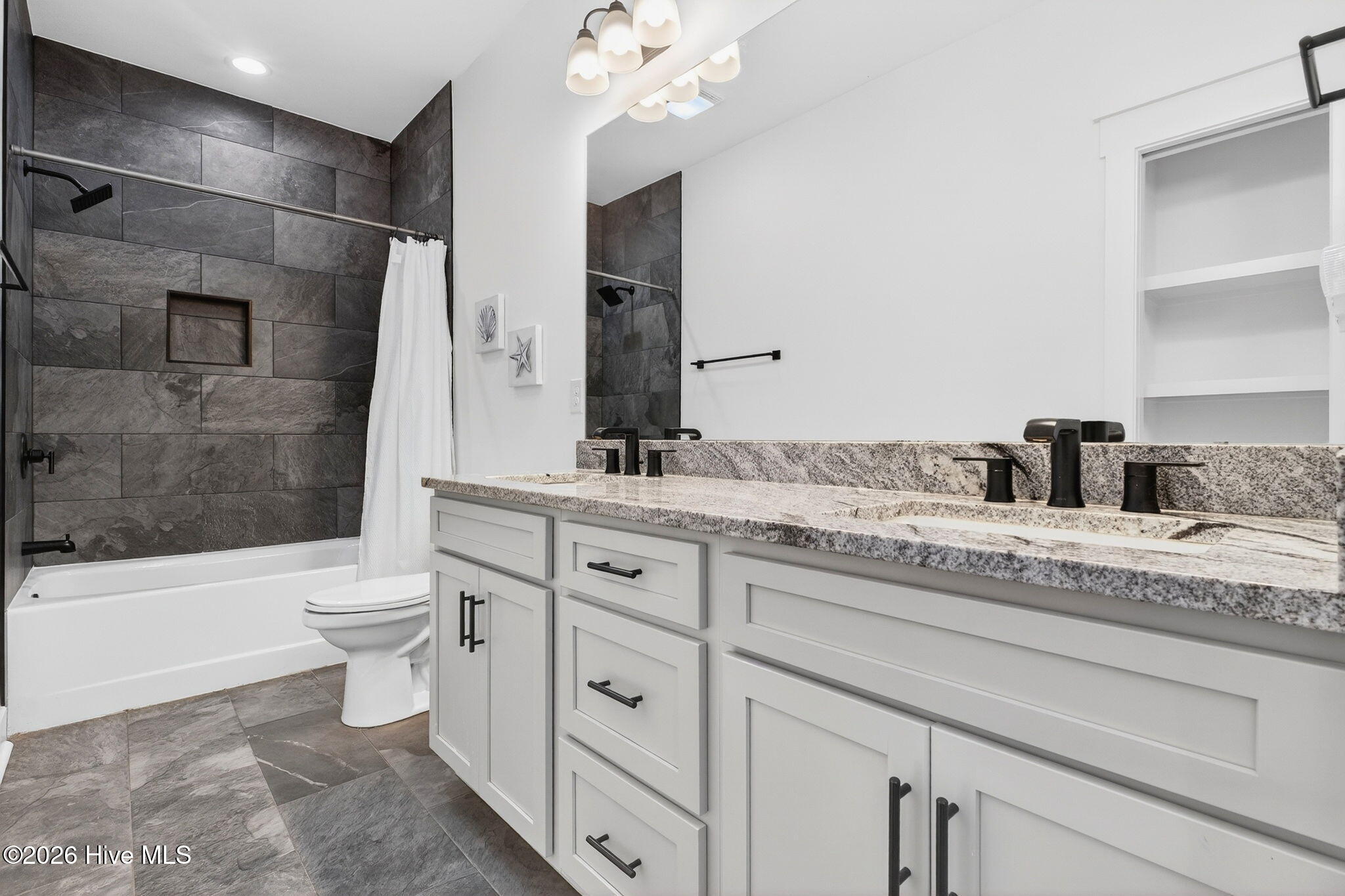 100555045 | Photo 45