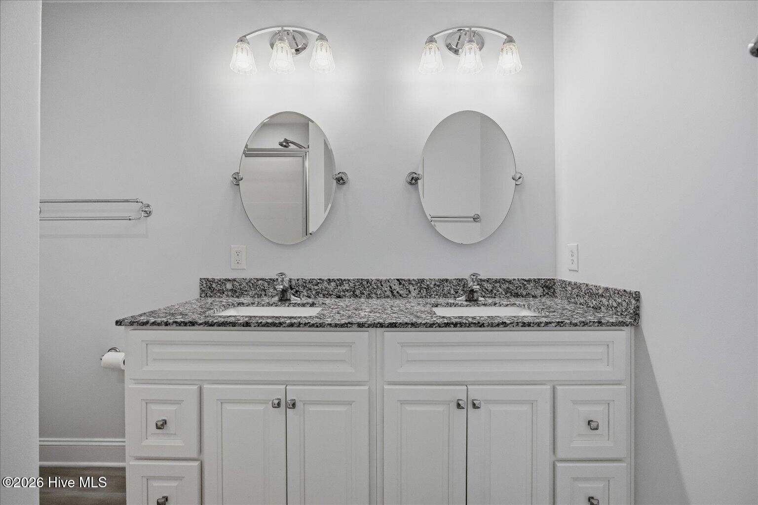 100557907 | Photo 21