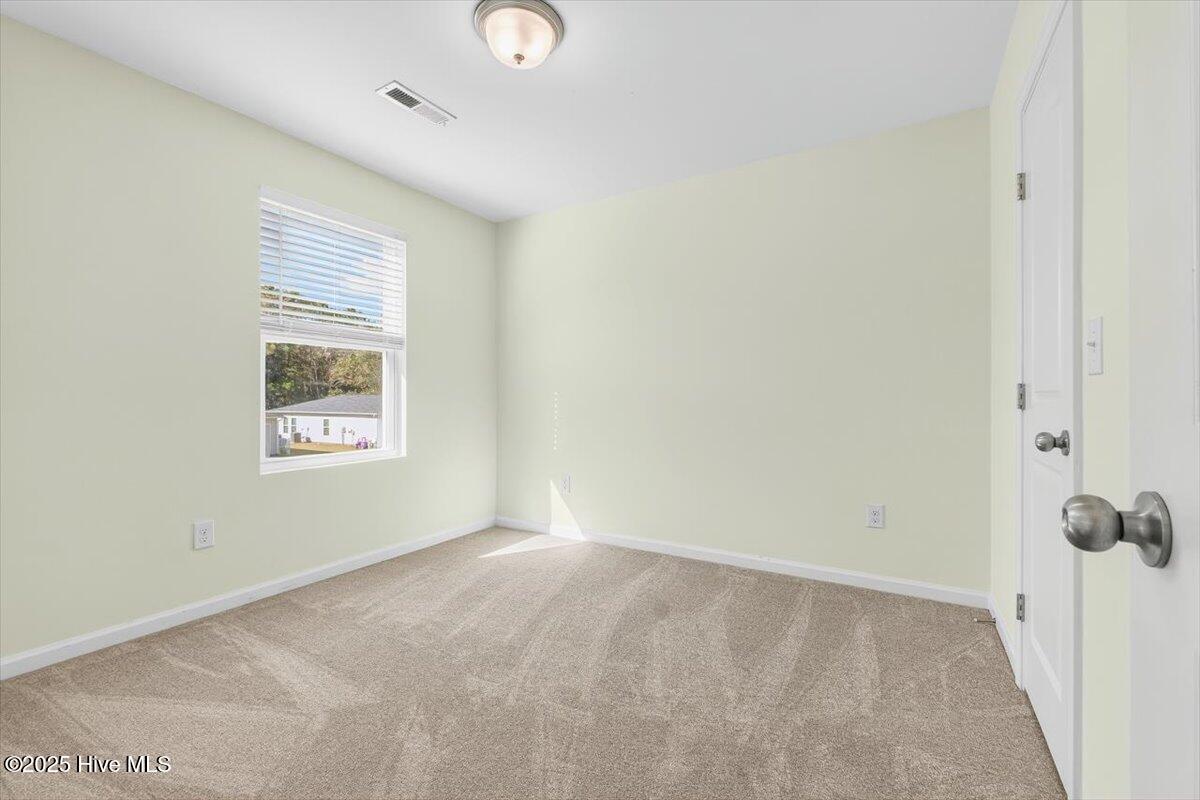 100540215 | Photo 25