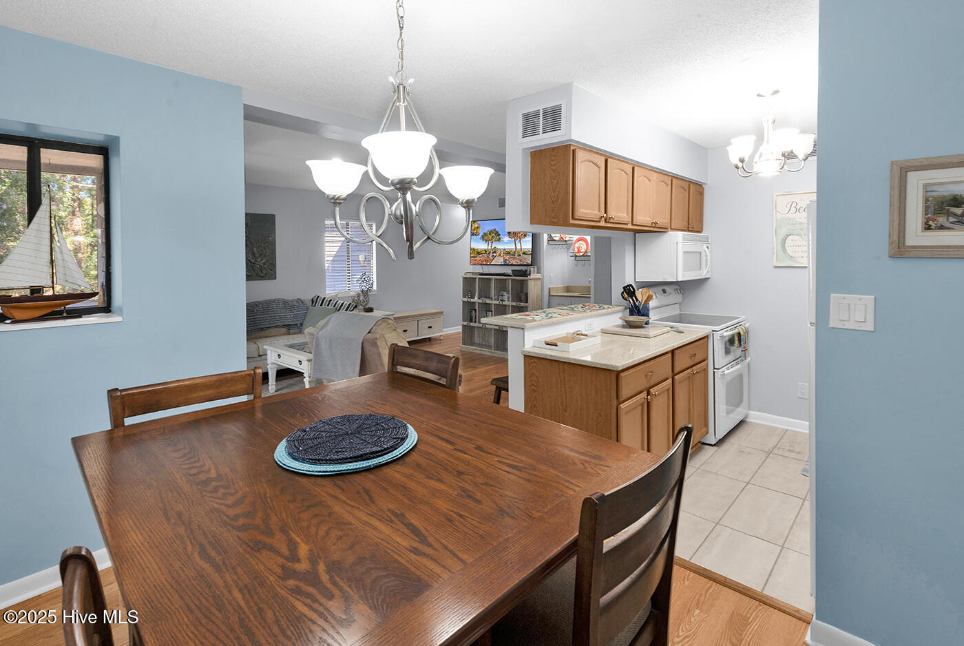 100537192 | Photo 13