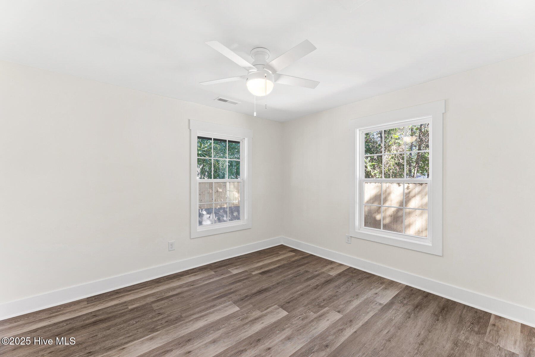 100536748 | Photo 23