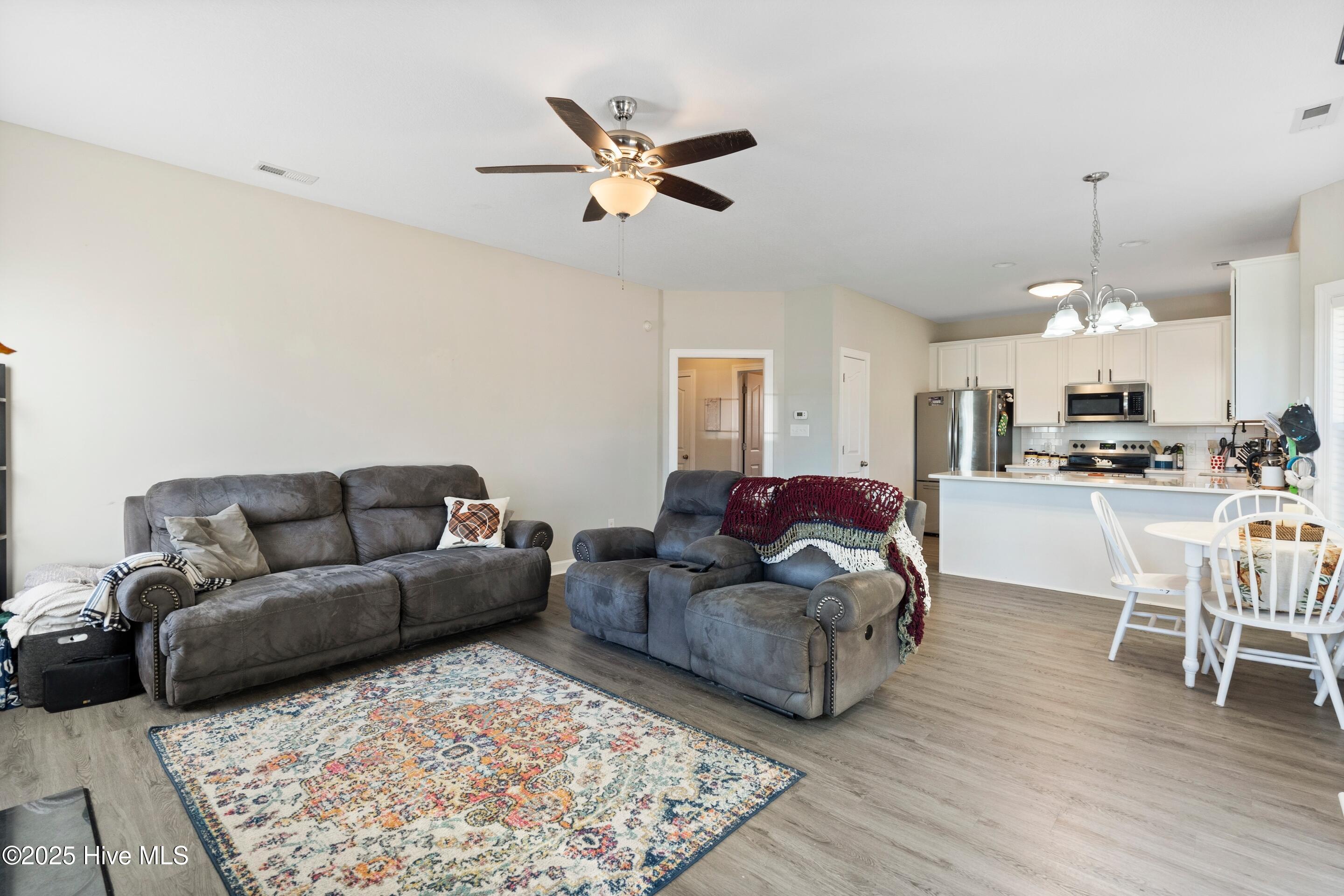 100539987 | Photo 11