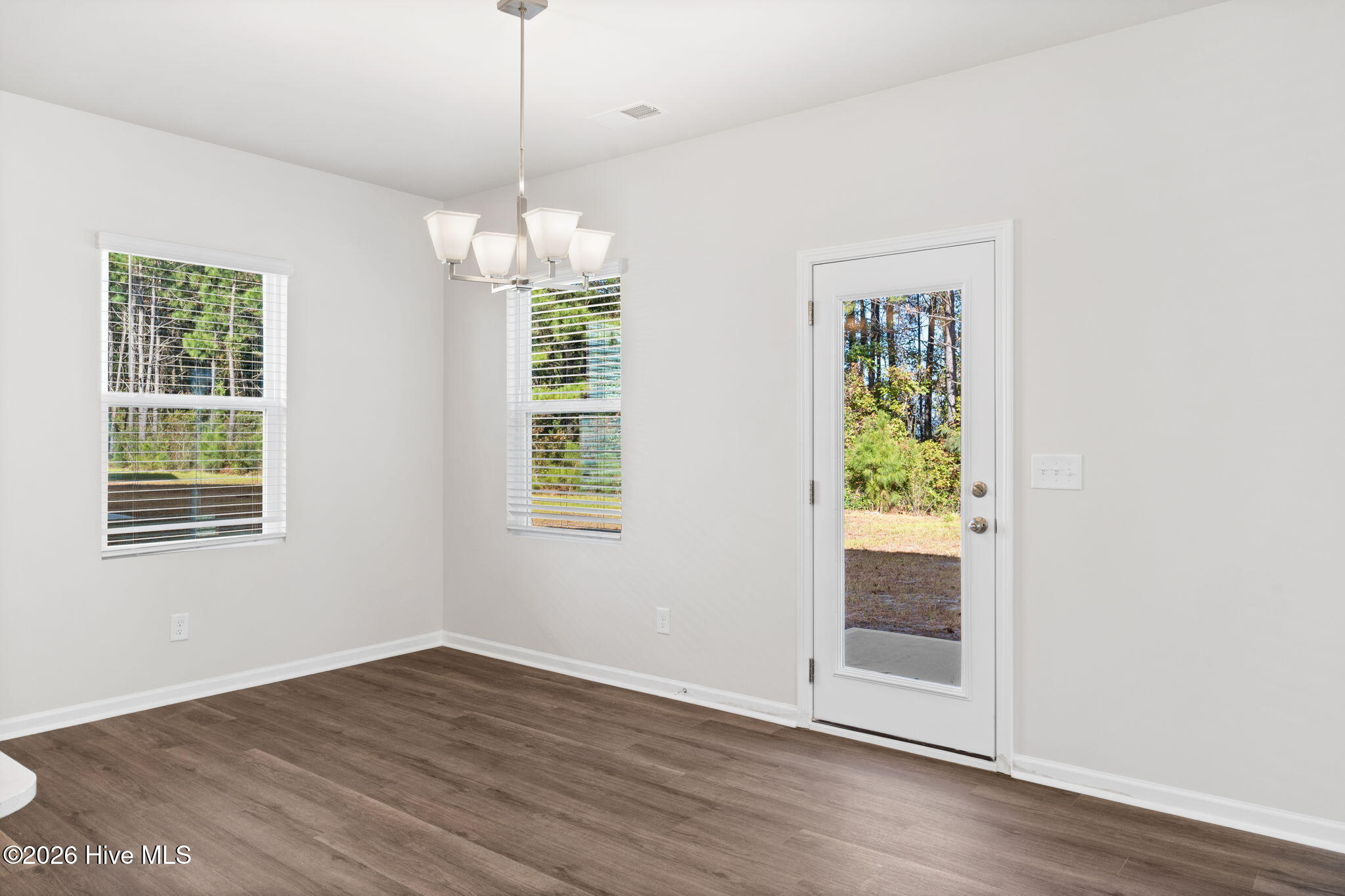 100566498 | Photo 11