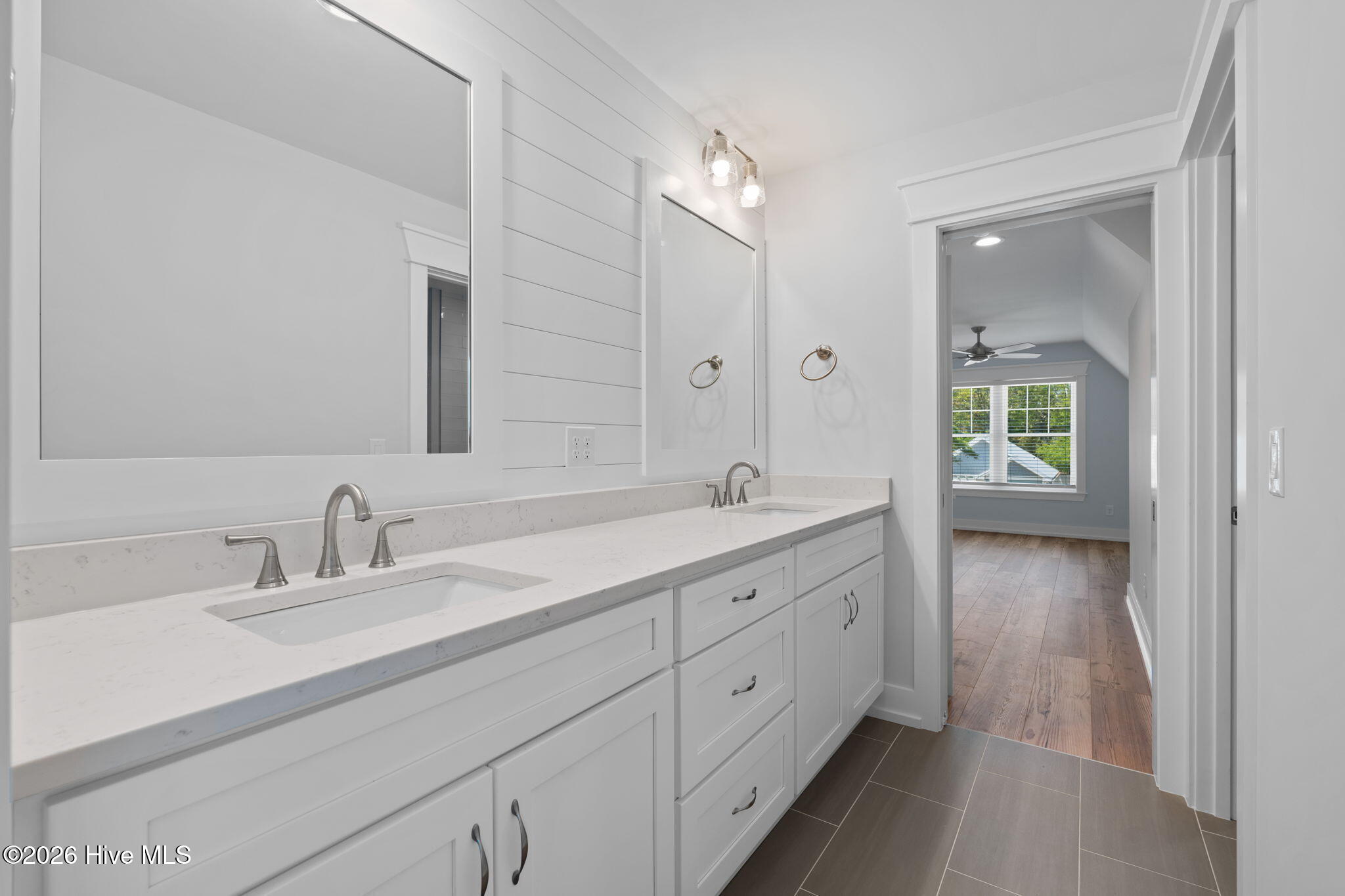 100546665 | Photo 53