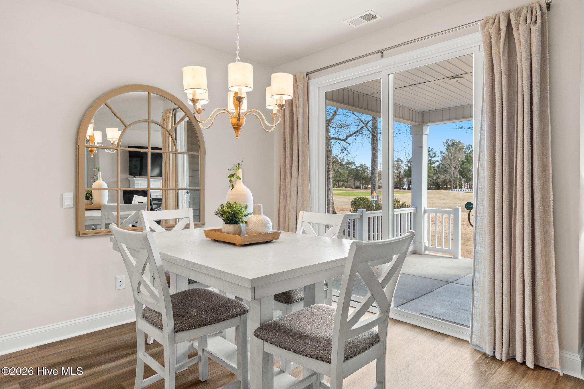 100555775 | Photo 11