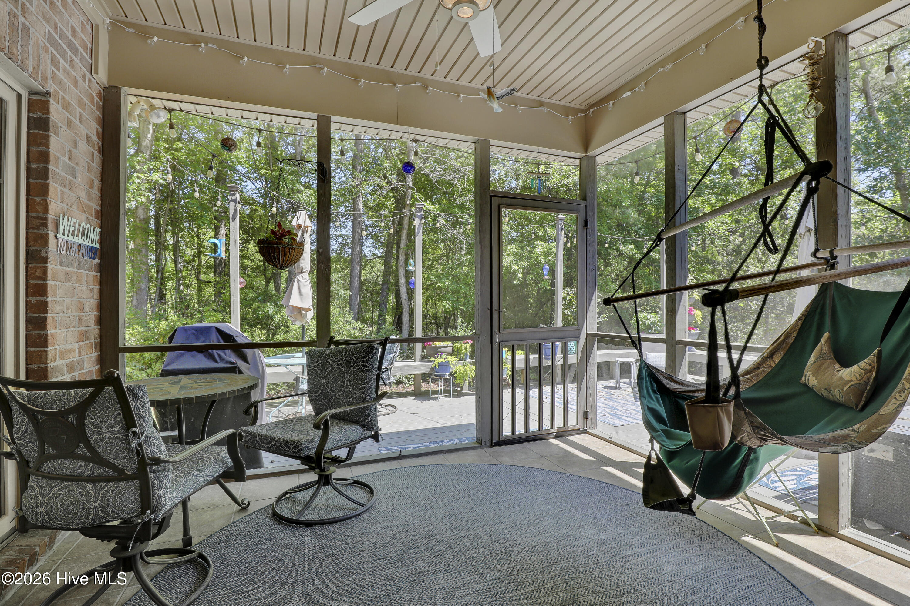 100570699 | Photo 38