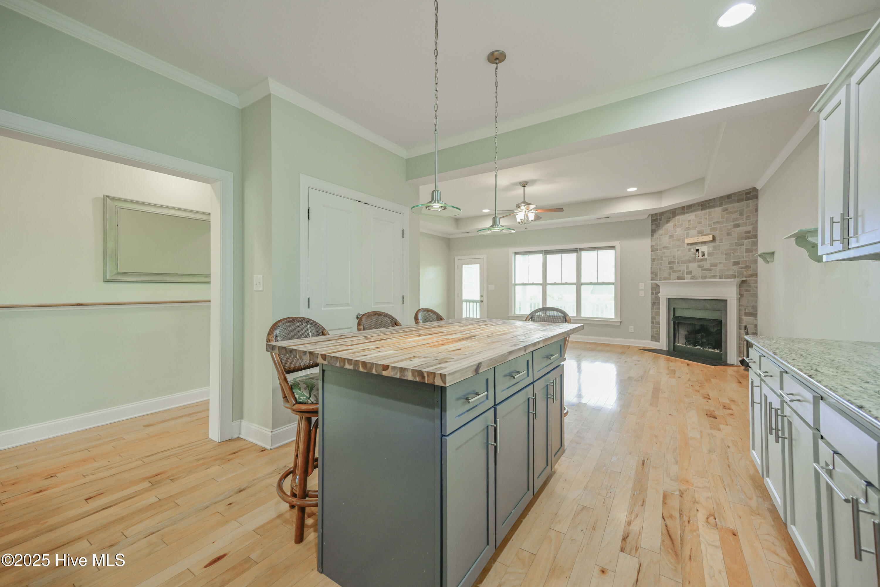 100523770 | Photo 10