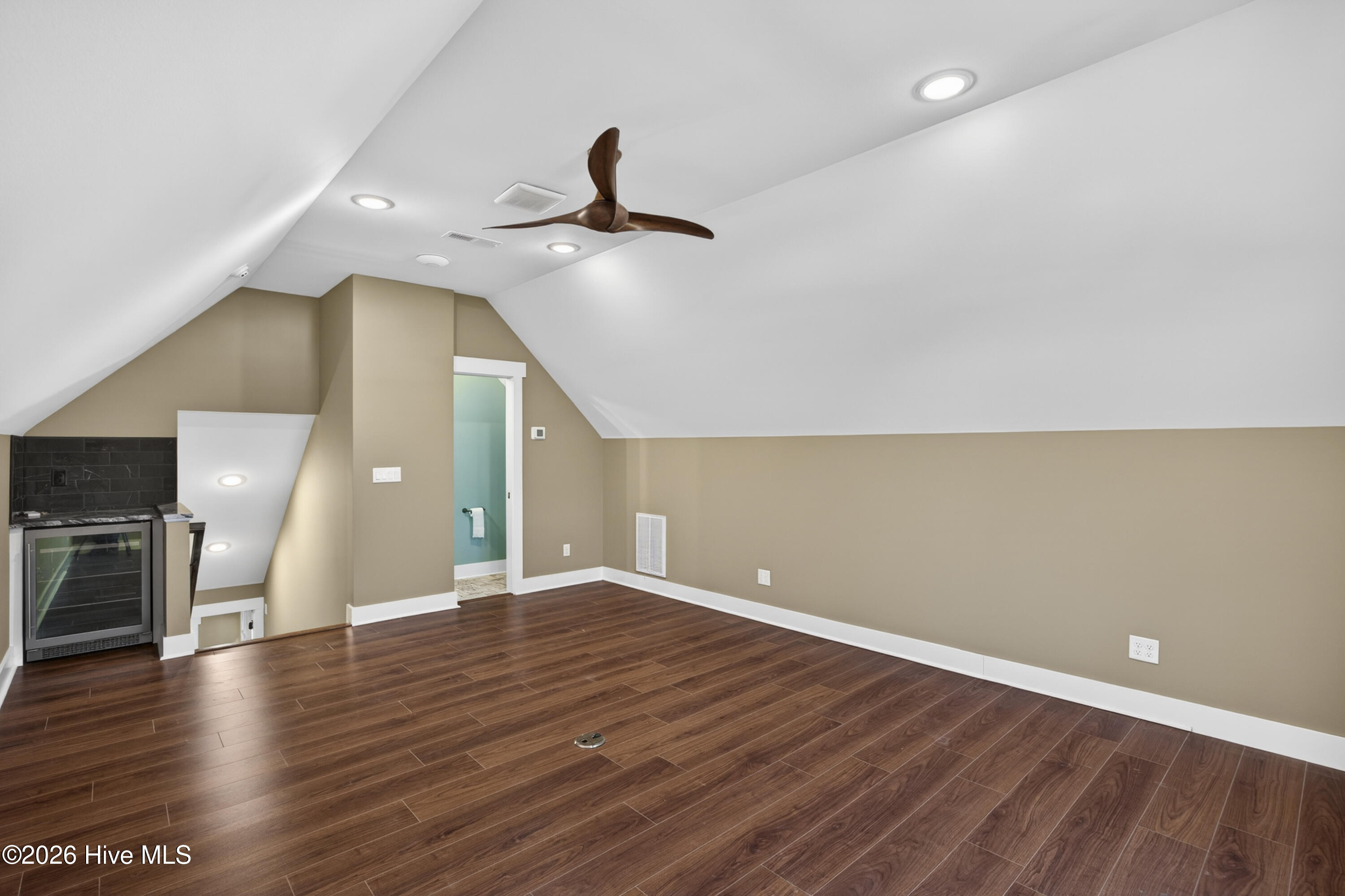 100569496 | Photo 40