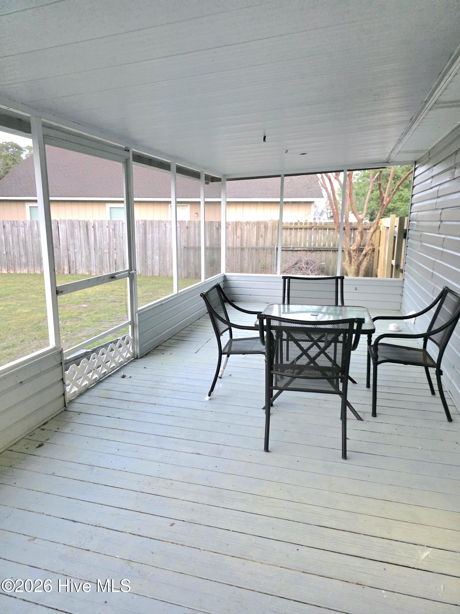 100562929 | Photo 24