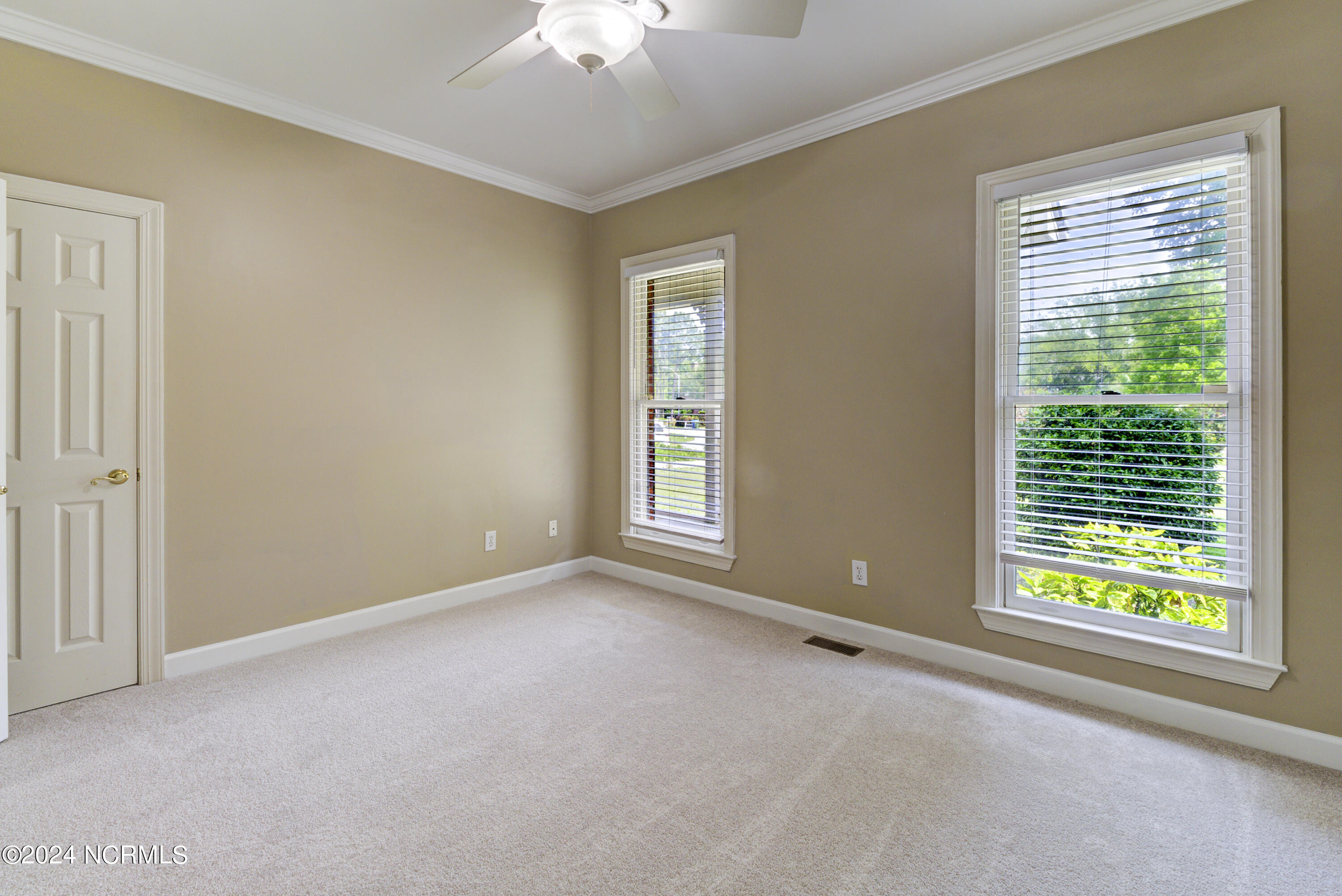 100560204 | Photo 27