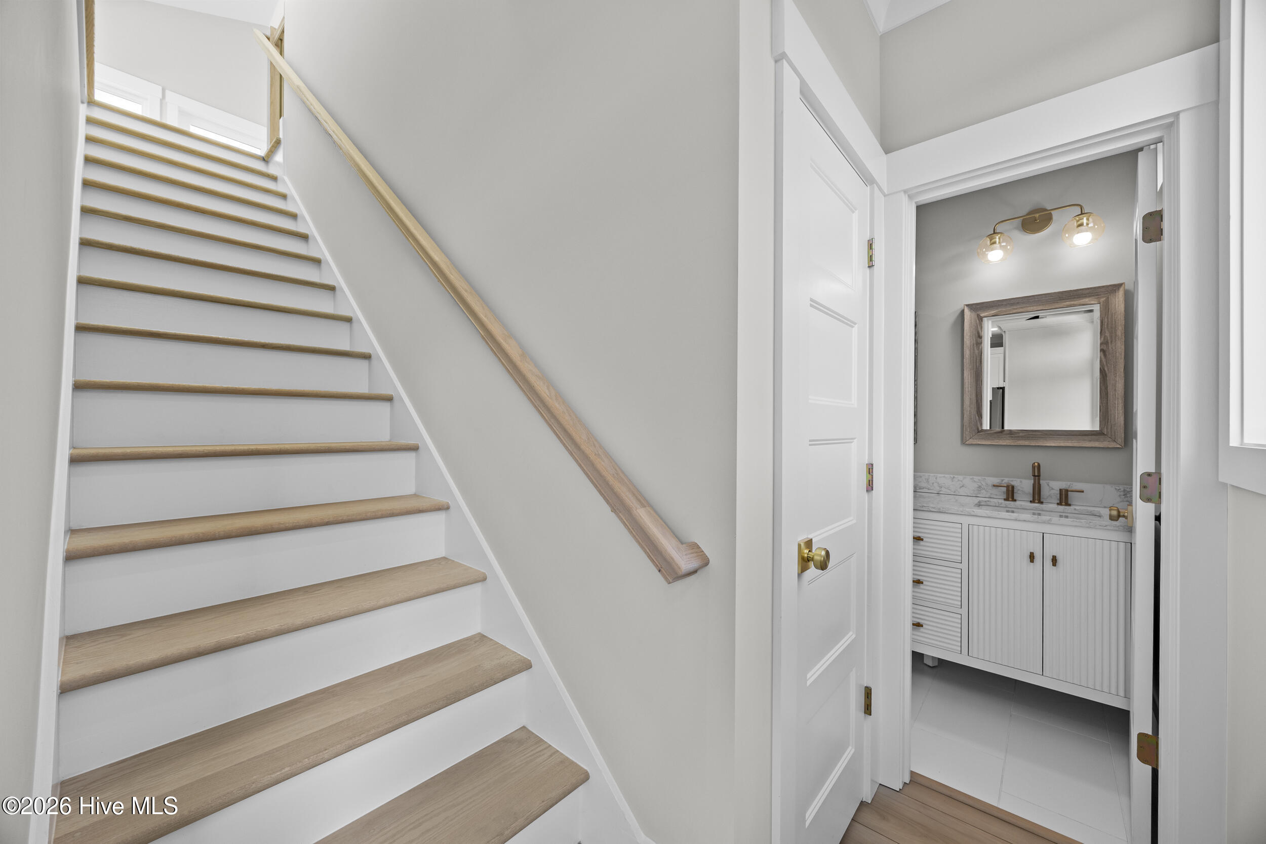 100543064 | Photo 52