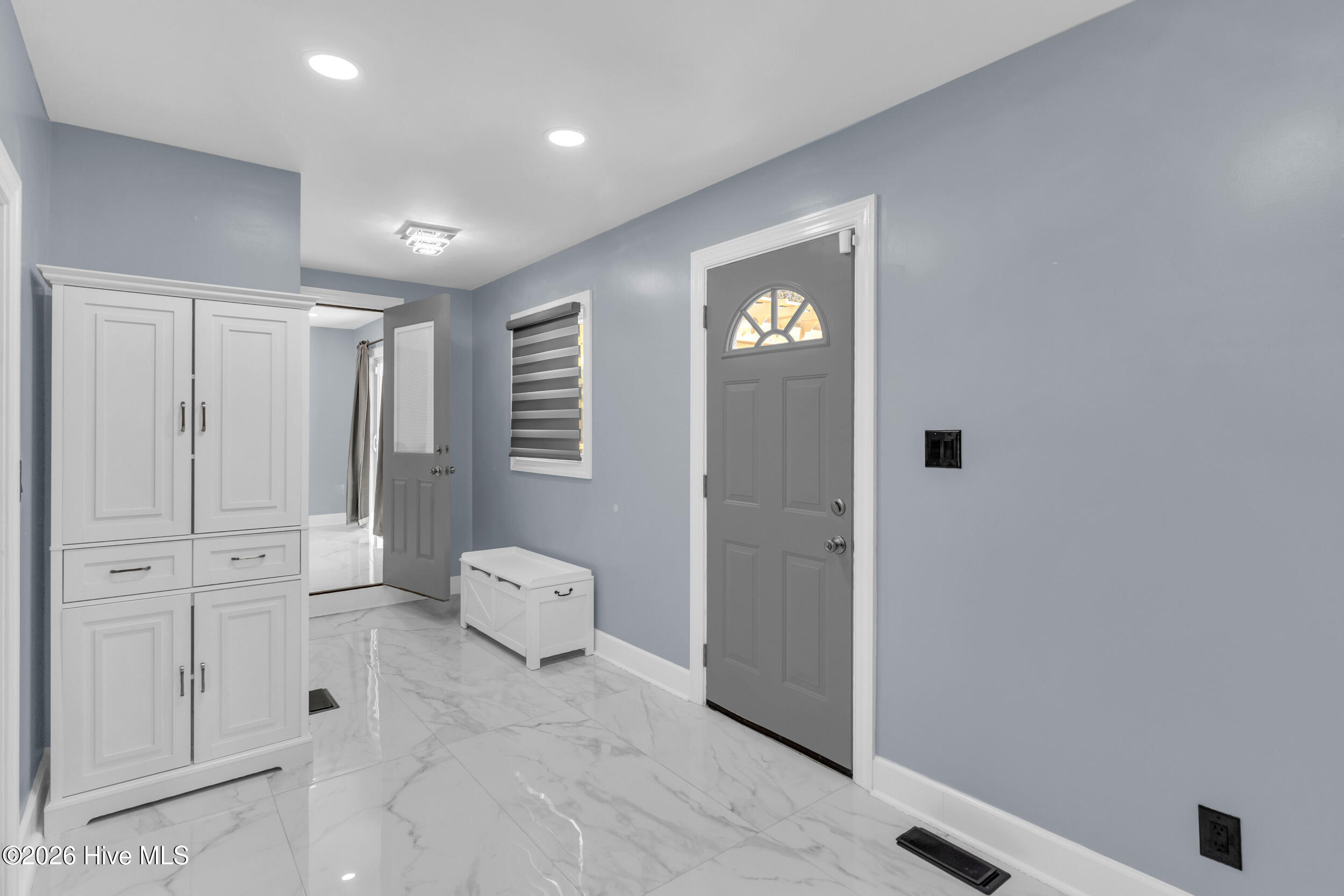 100548646 | Photo 36