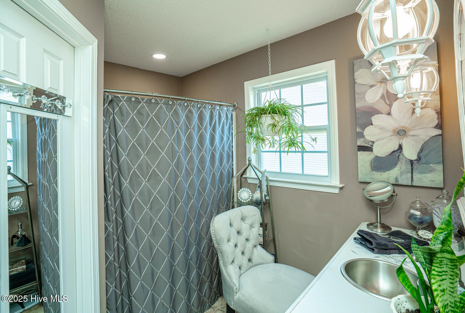 100542303 | Photo 23