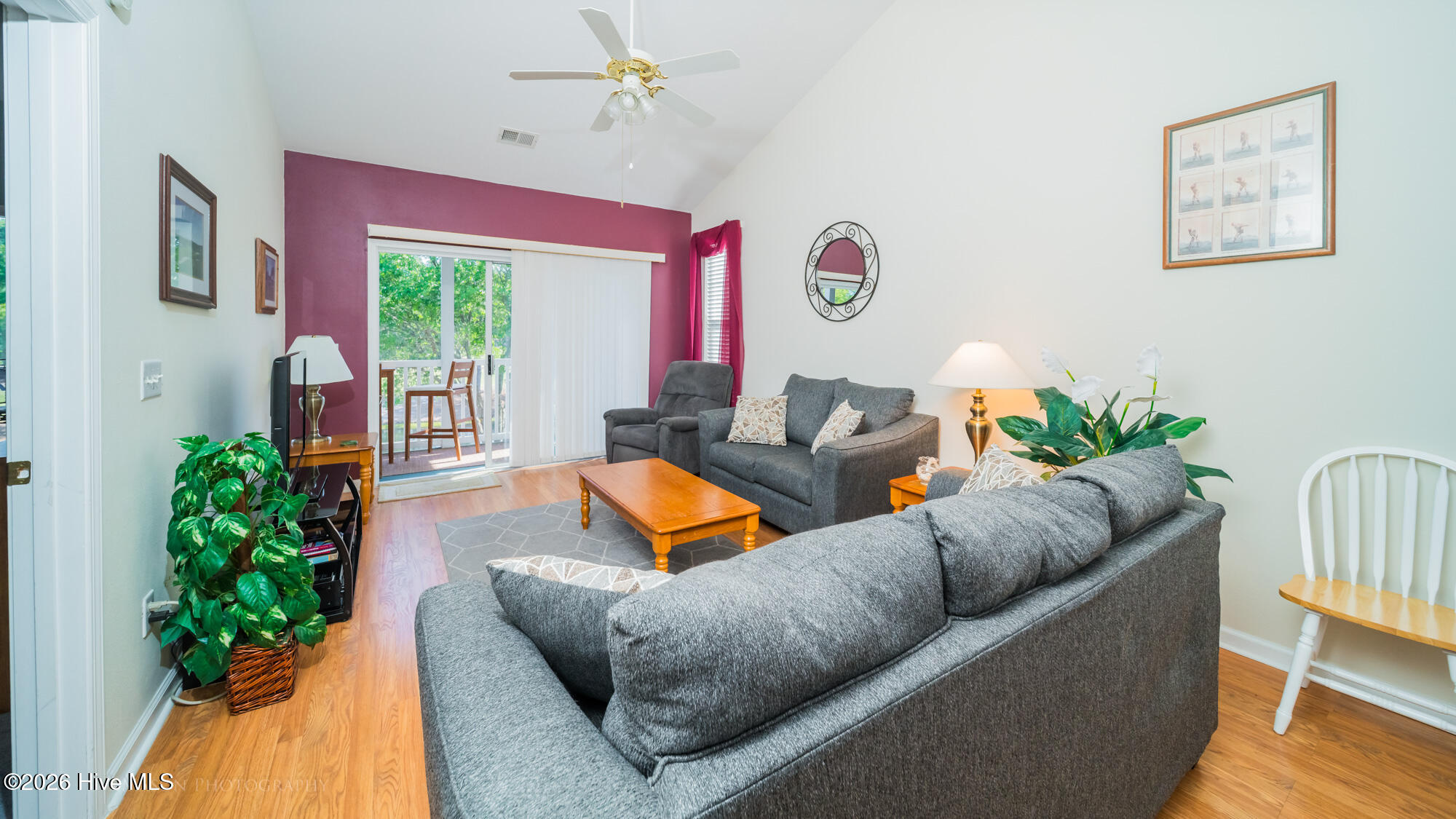 100560065 | Photo 10