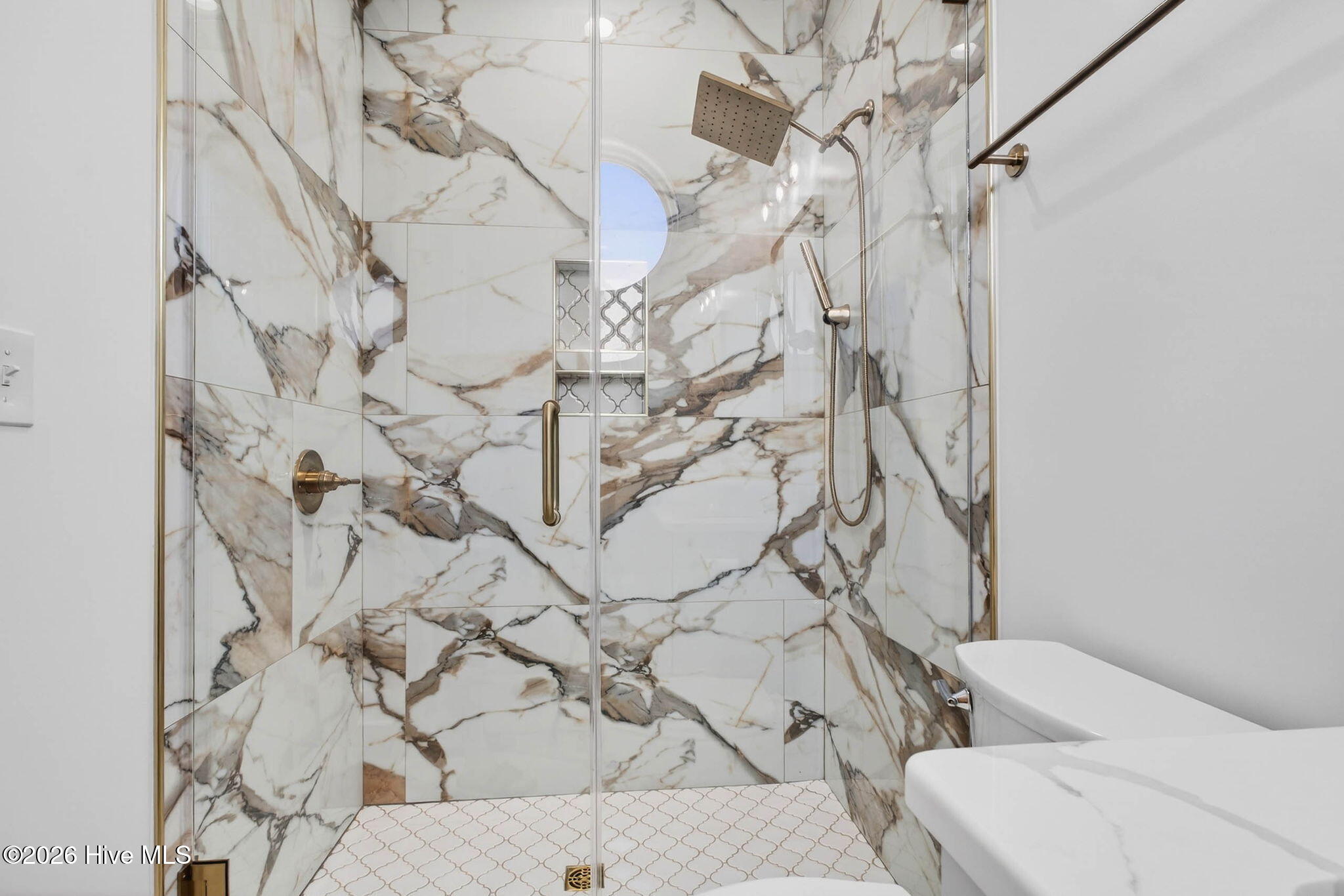 100560531 | Photo 21