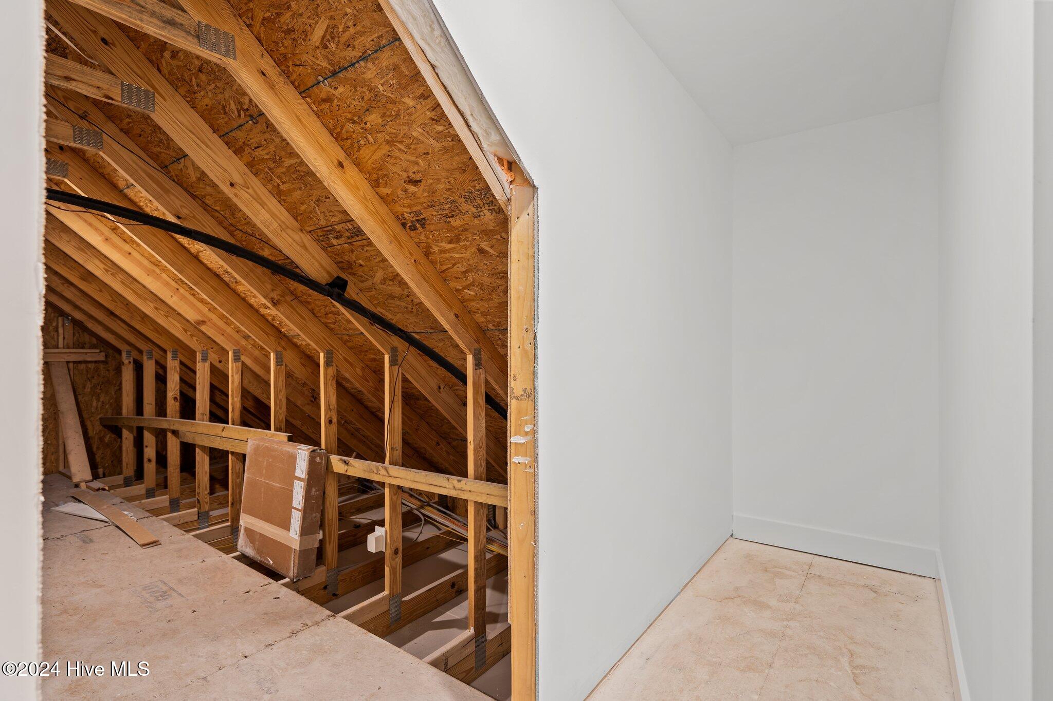 100435133 | Photo 47