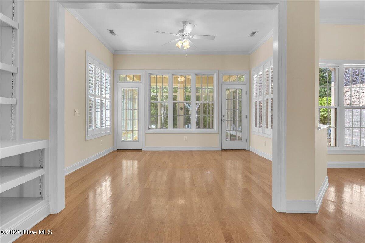 100569829 | Photo 11