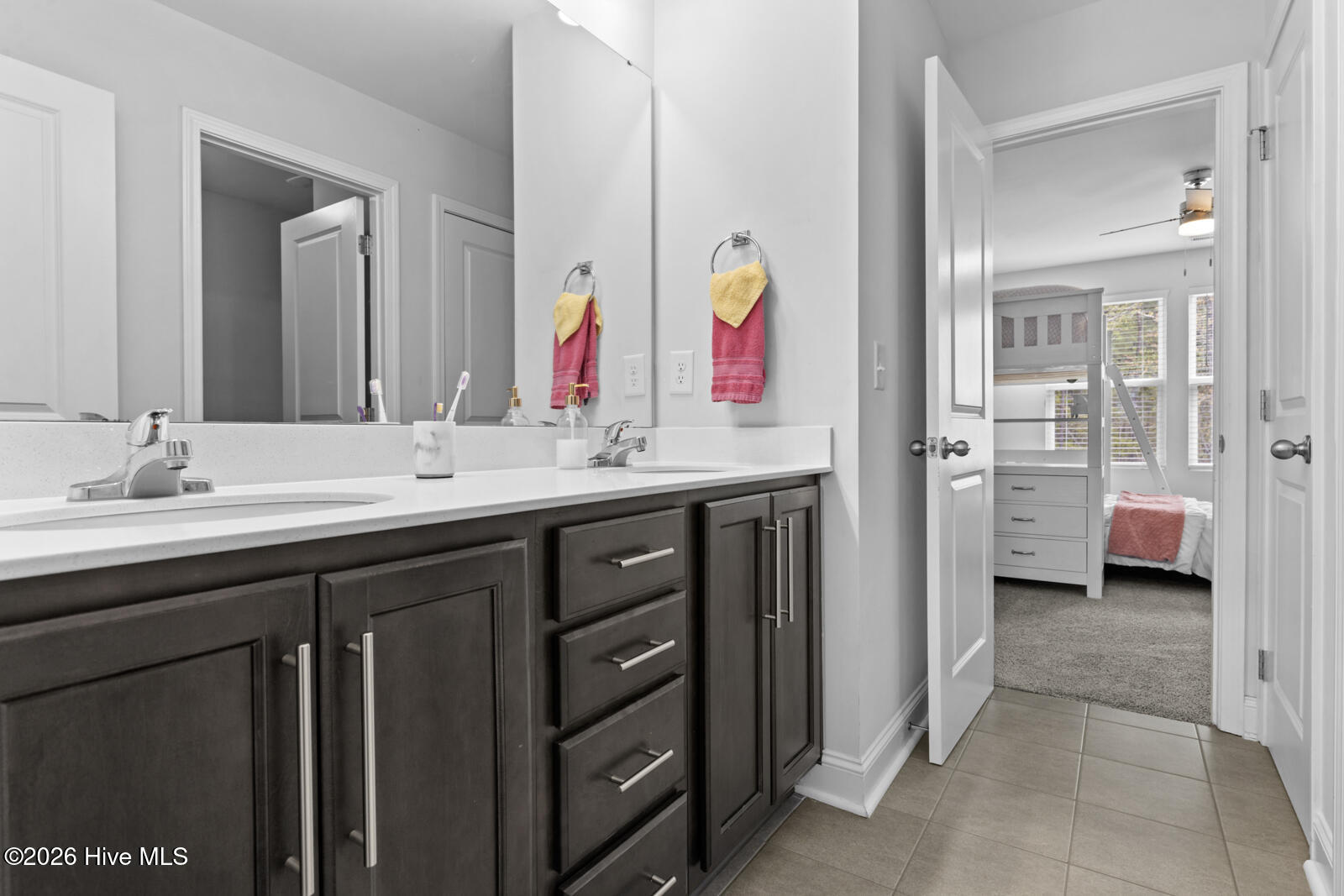 100565917 | Photo 44