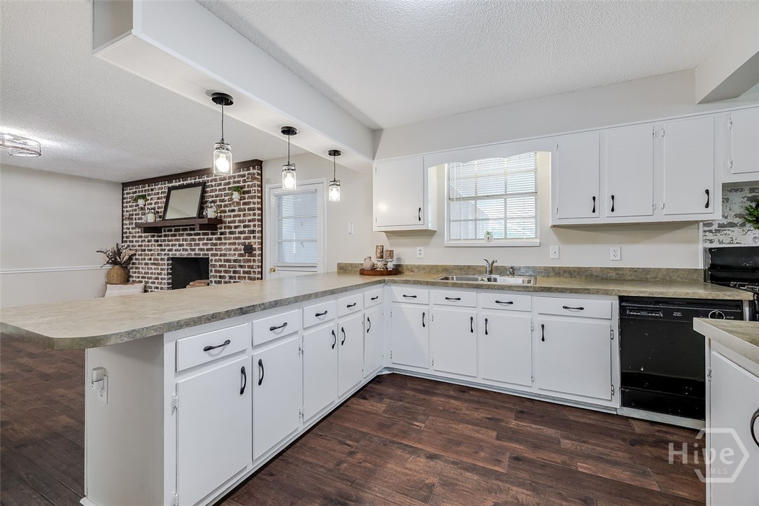 440 Pecan kitchen