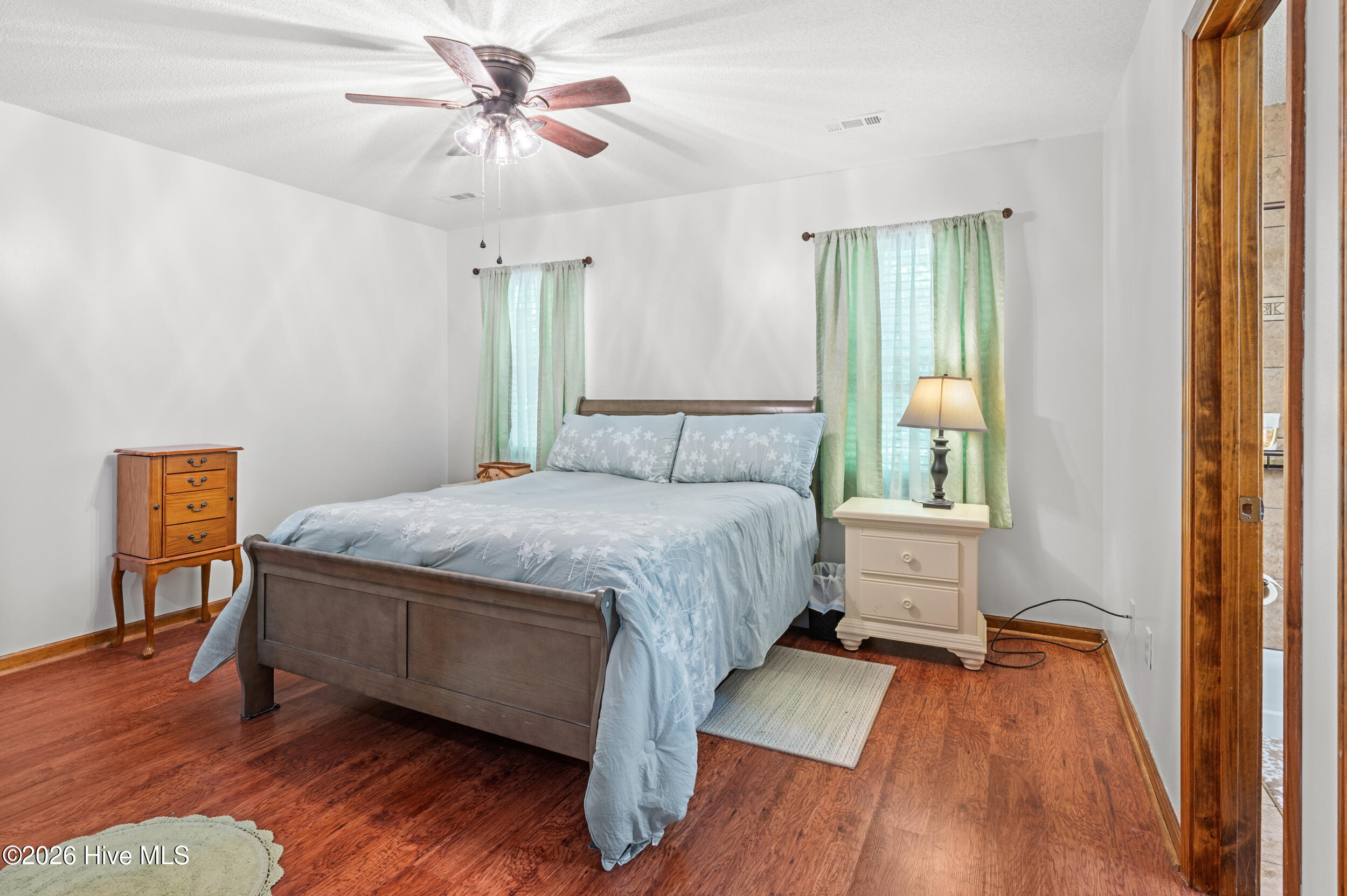 100568850 | Photo 16