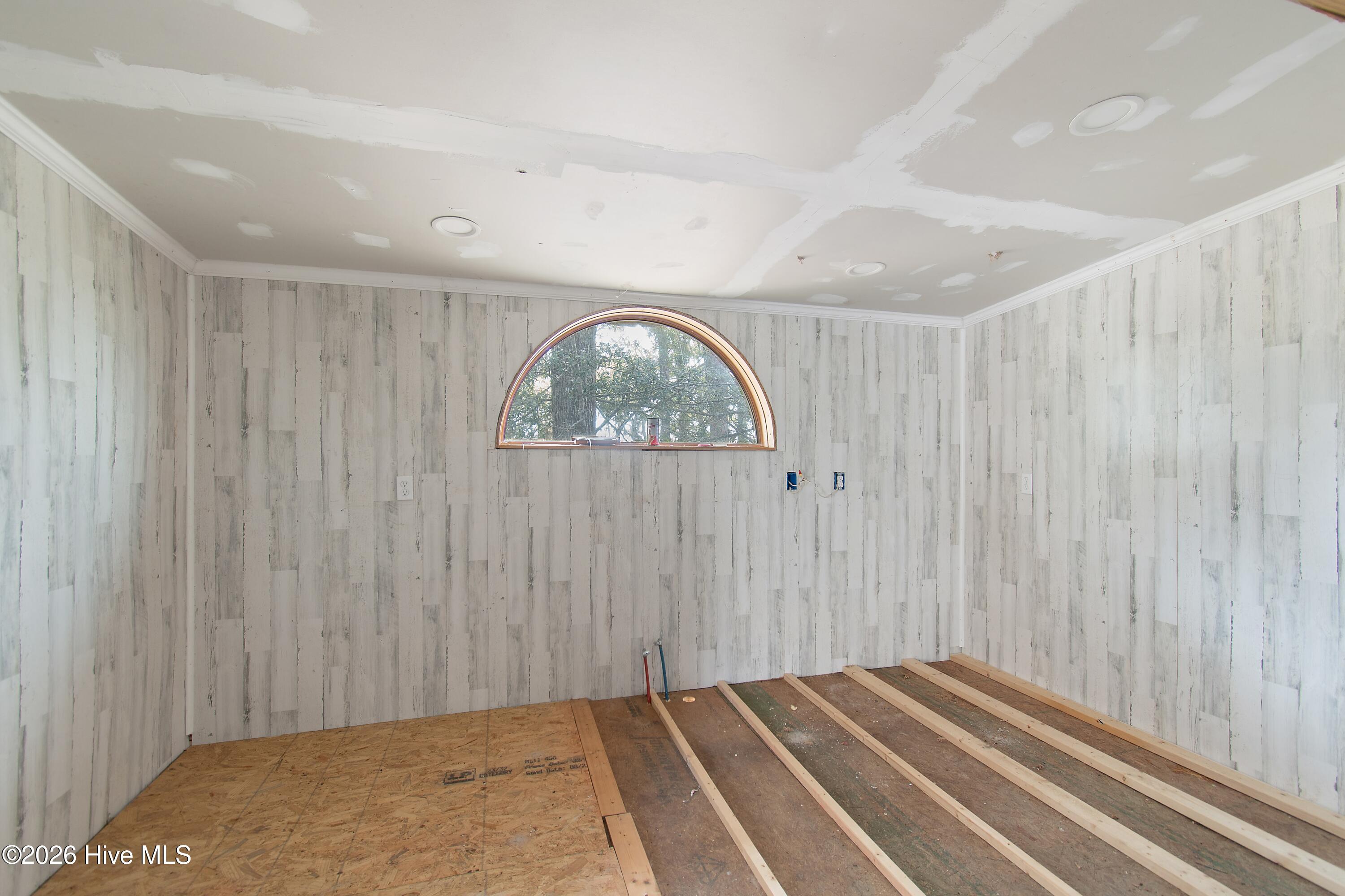 100567014 | Photo 17