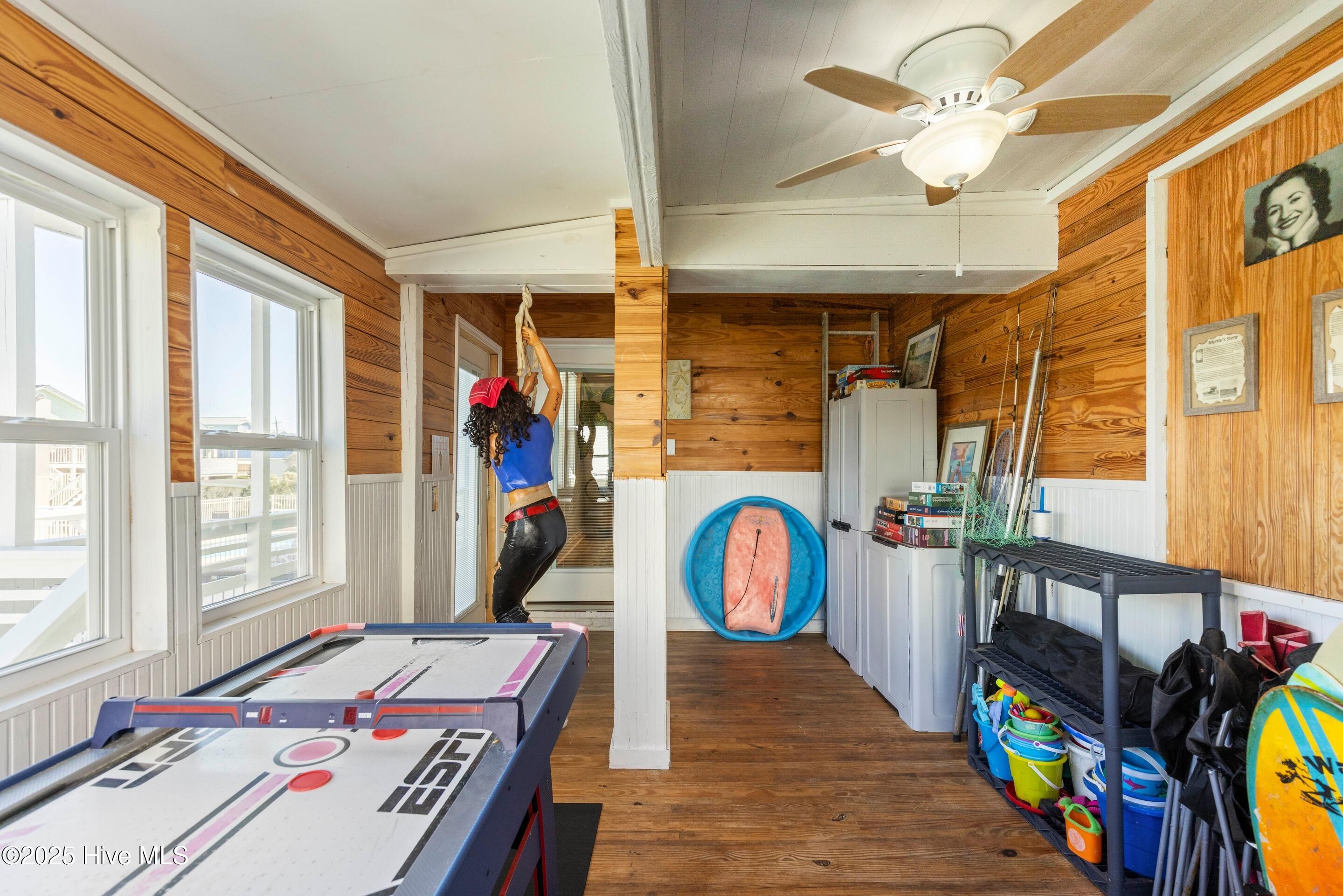 100567427 | Photo 35