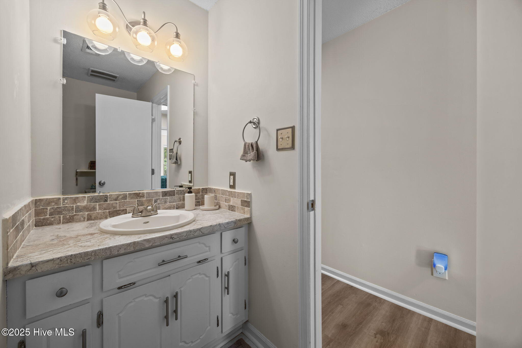 100515251 | Photo 18