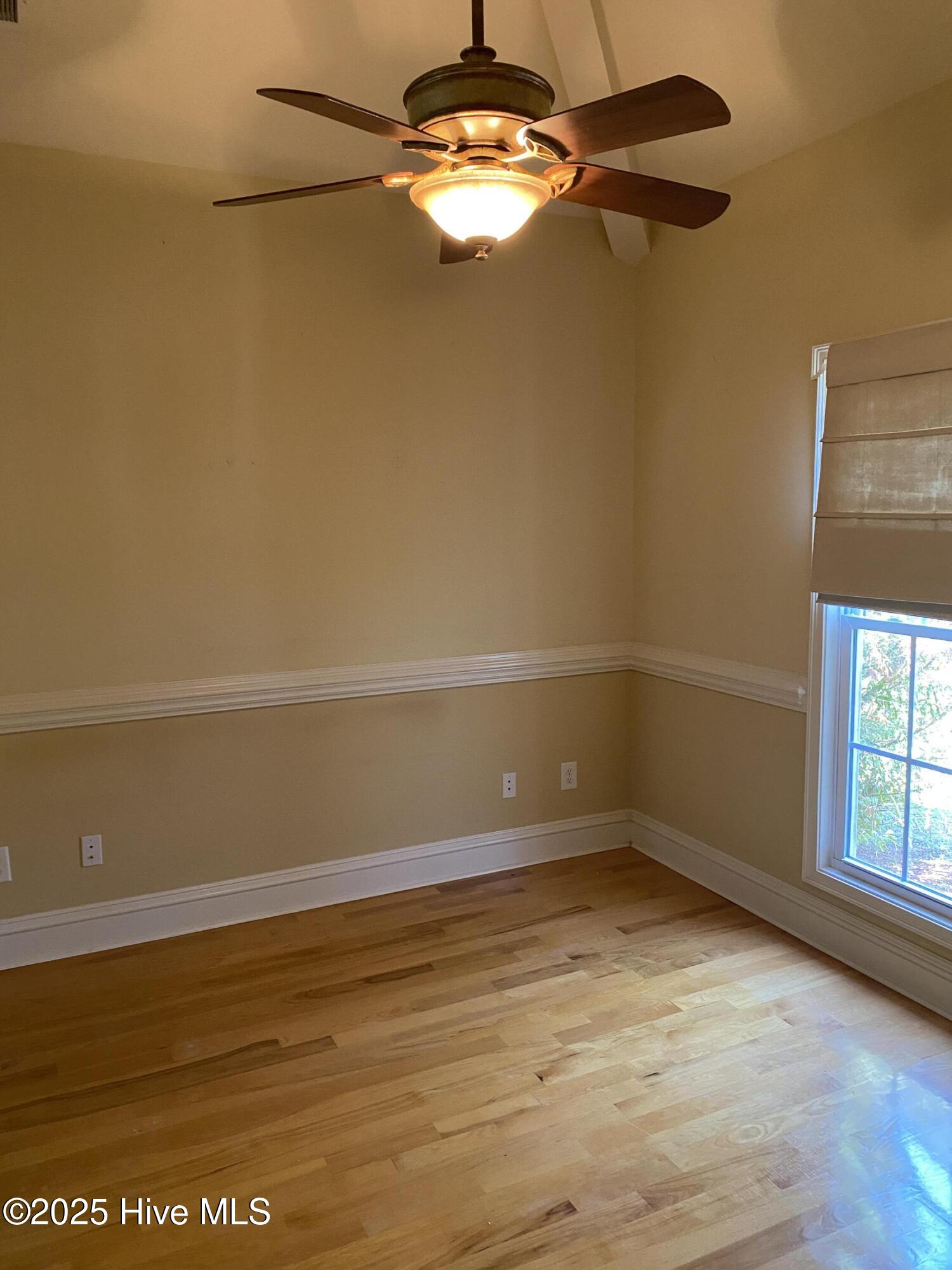 100520083 | Photo 14