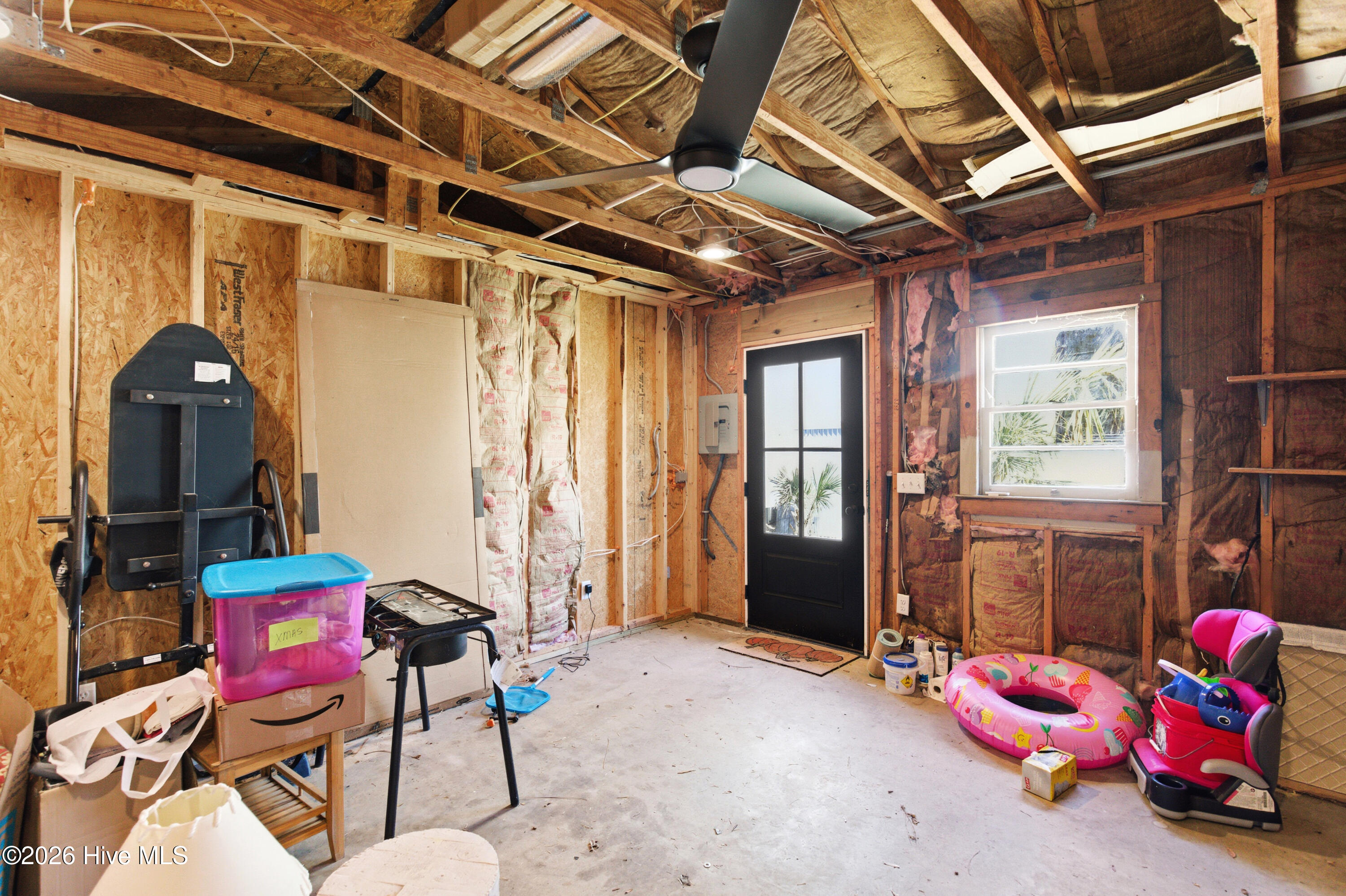 100564276 | Photo 48