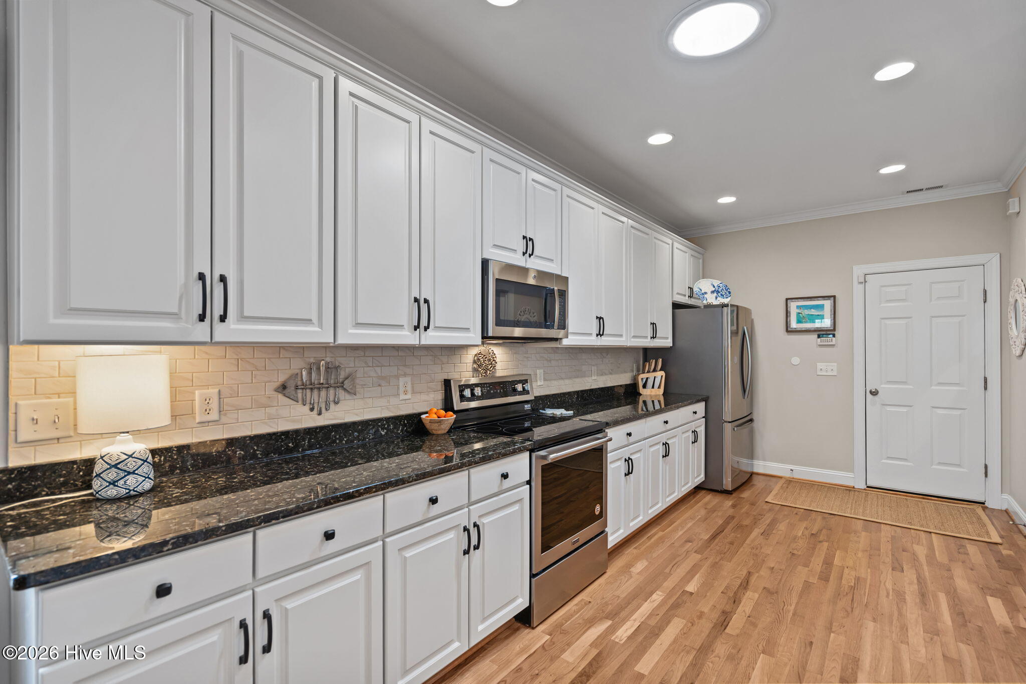 100562248 | Photo 17