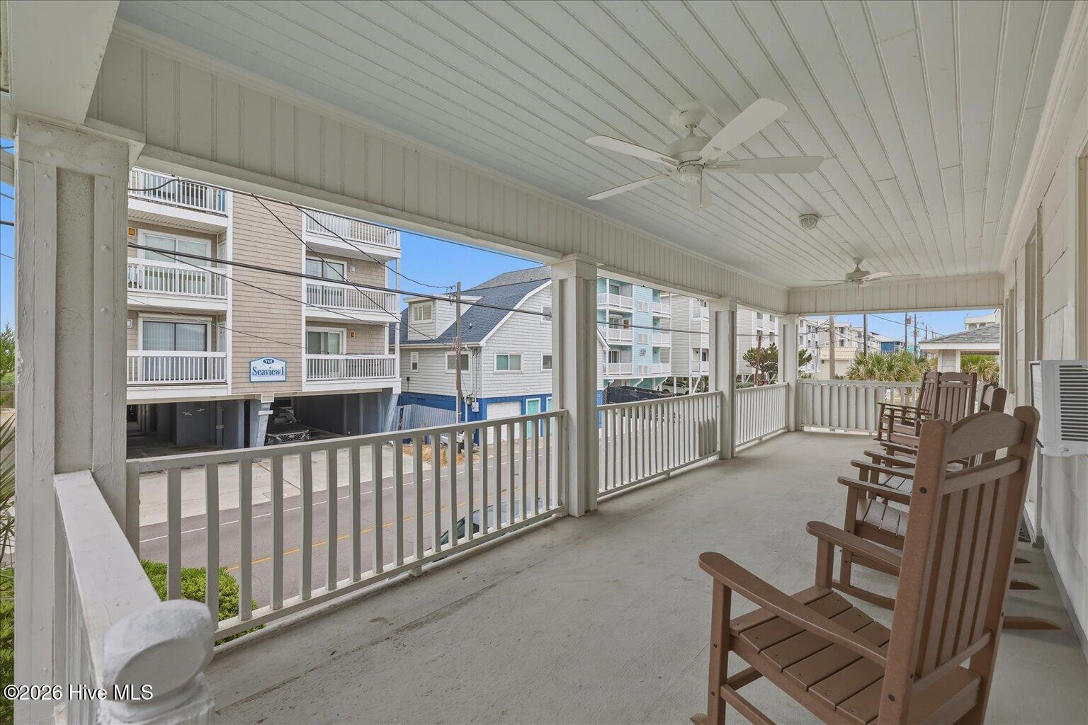 100570528 | Photo 24