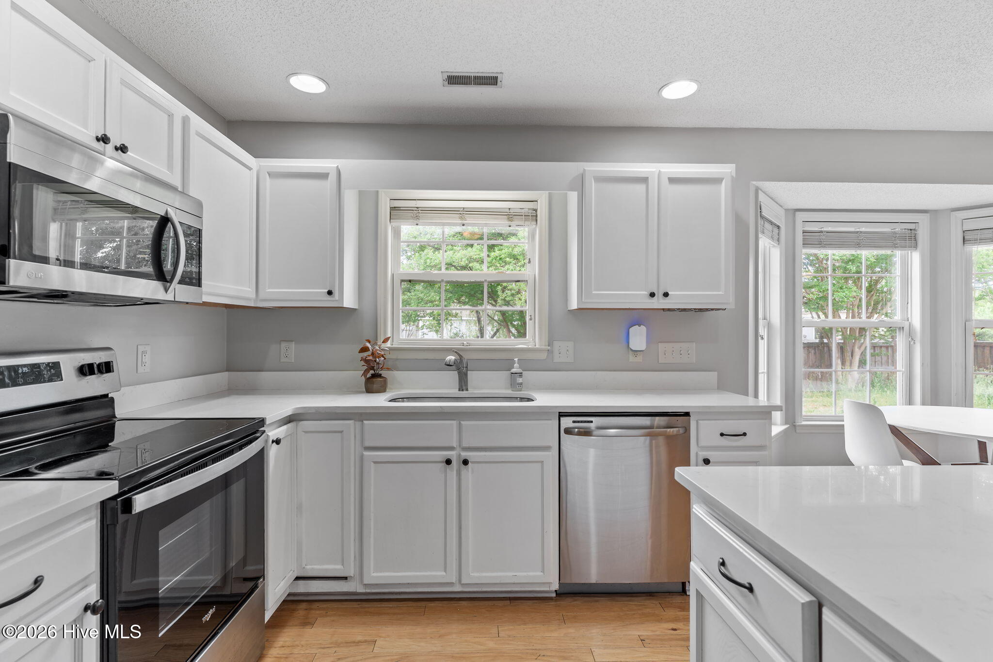 100569339 | Photo 15