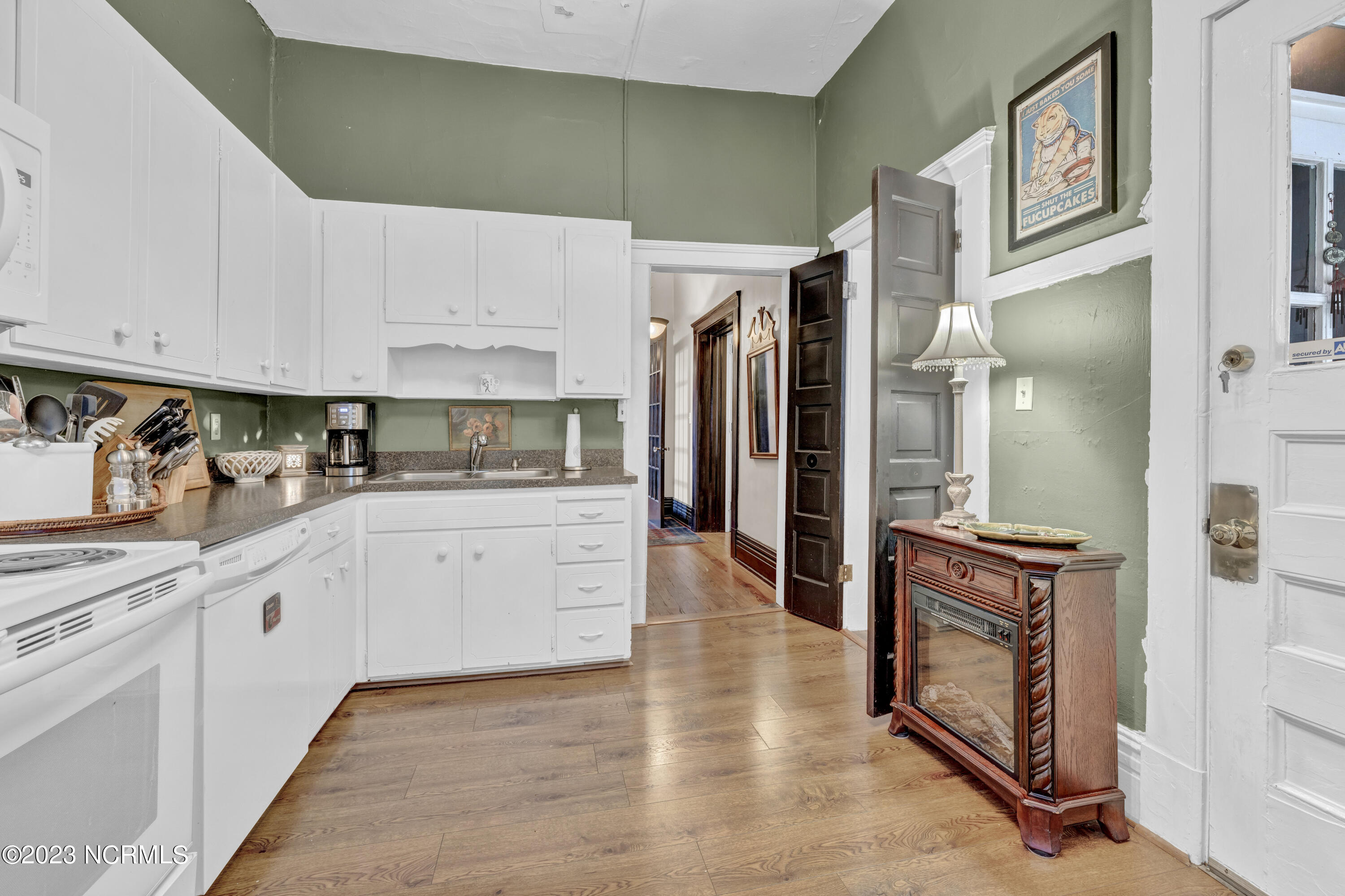106 S 5th Avenue, Wilmington, NC 28401 – photo 24: Kitchen 1st Floor
