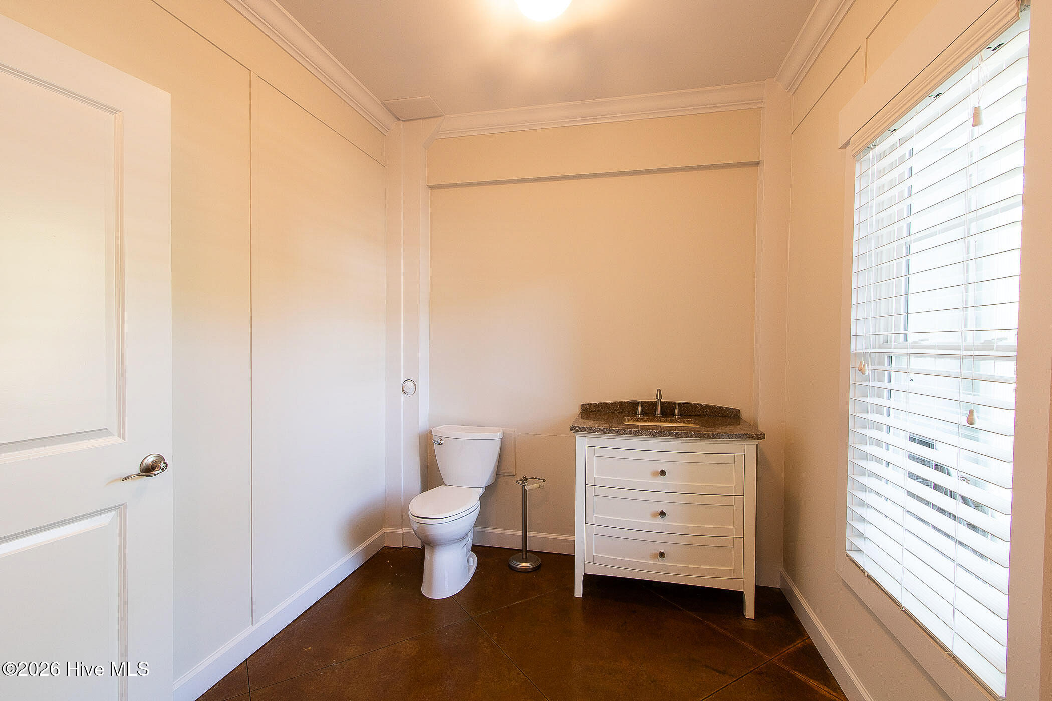 100568588 | Photo 83