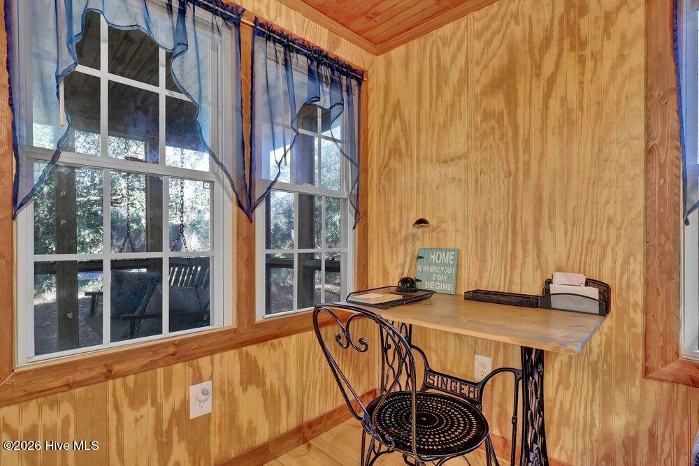 100560475 | Photo 10