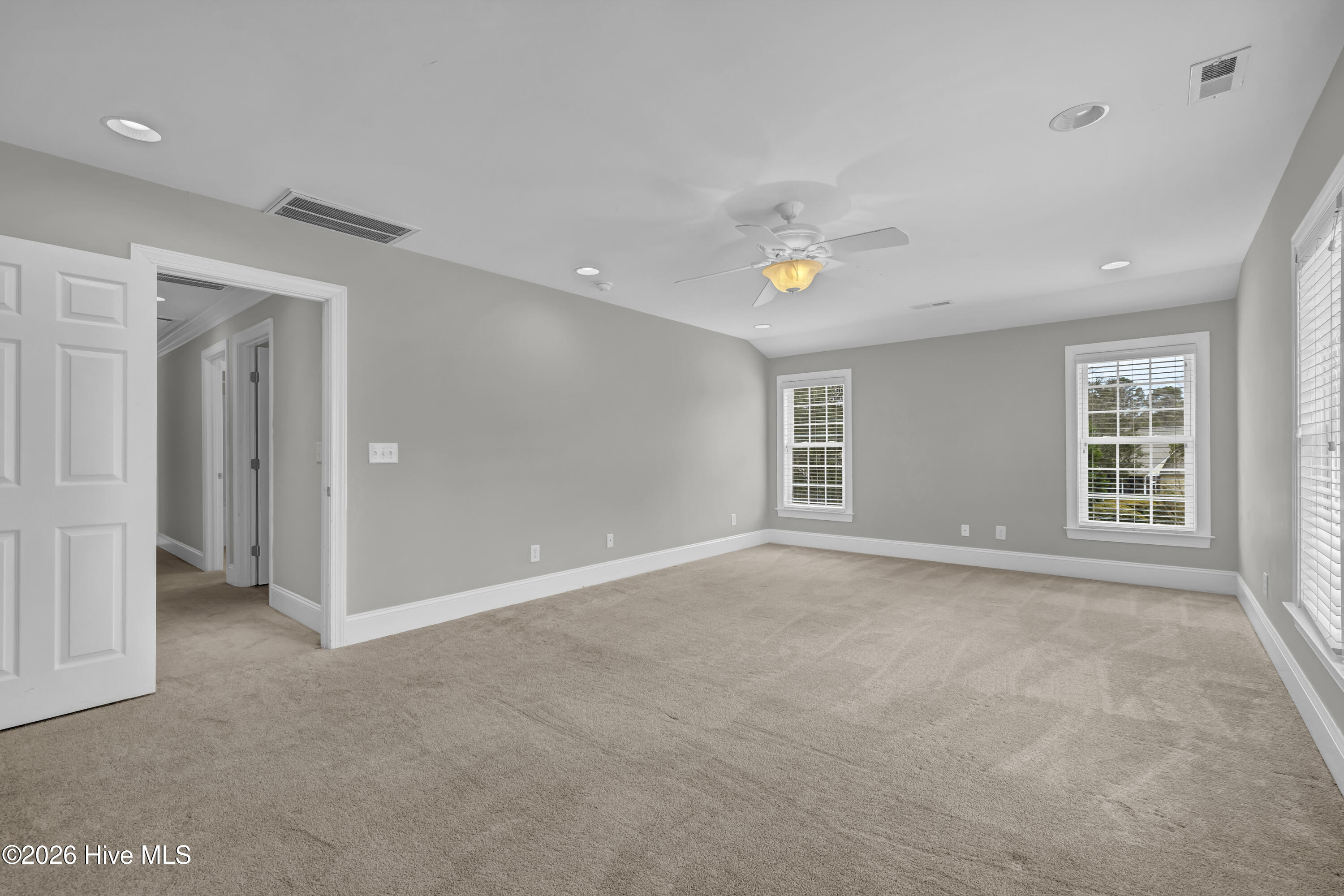 100555649 | Photo 35