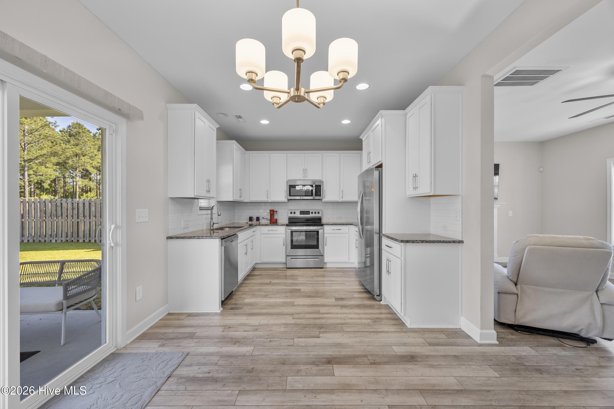 100569067 | Photo 25