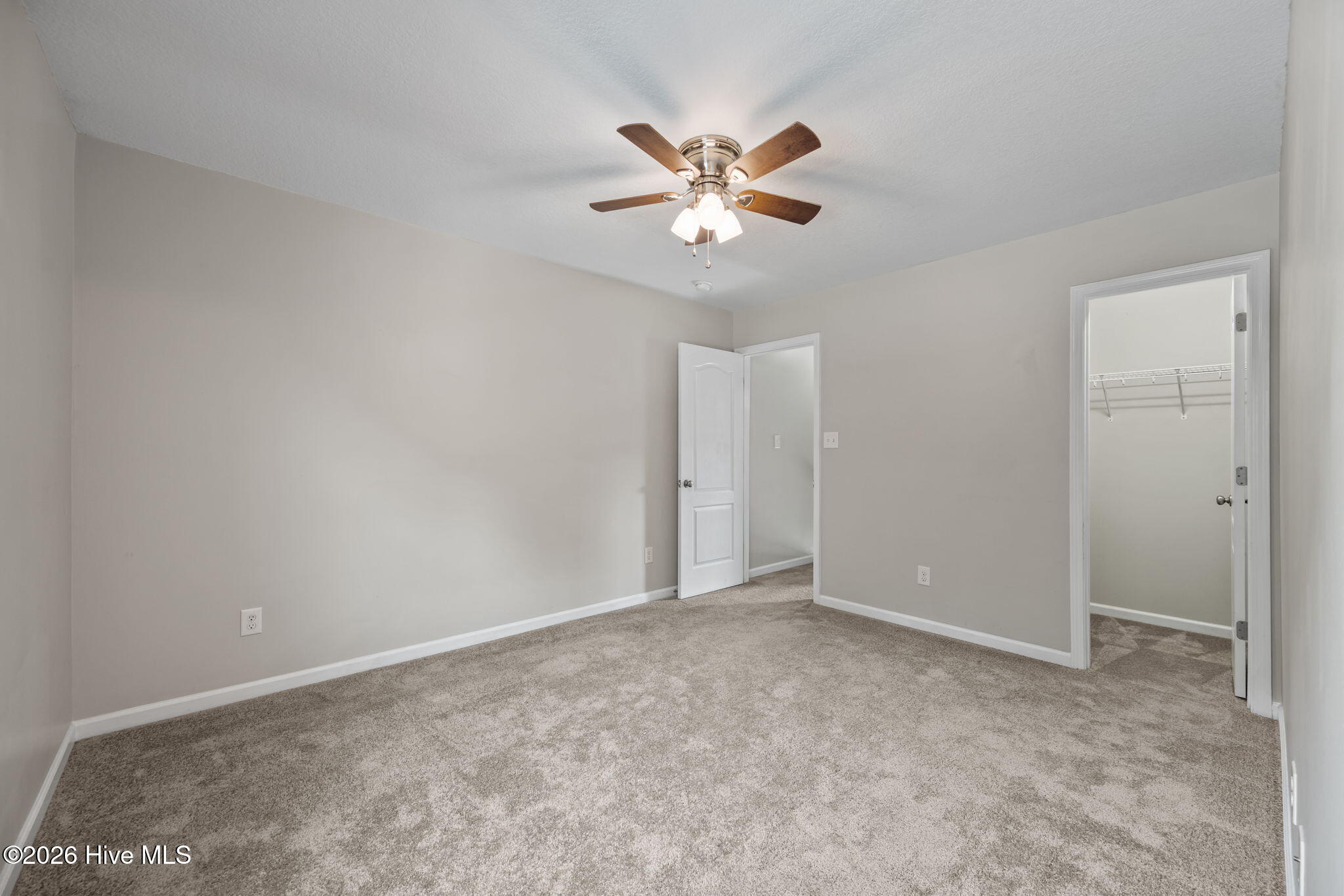 100549105 | Photo 20