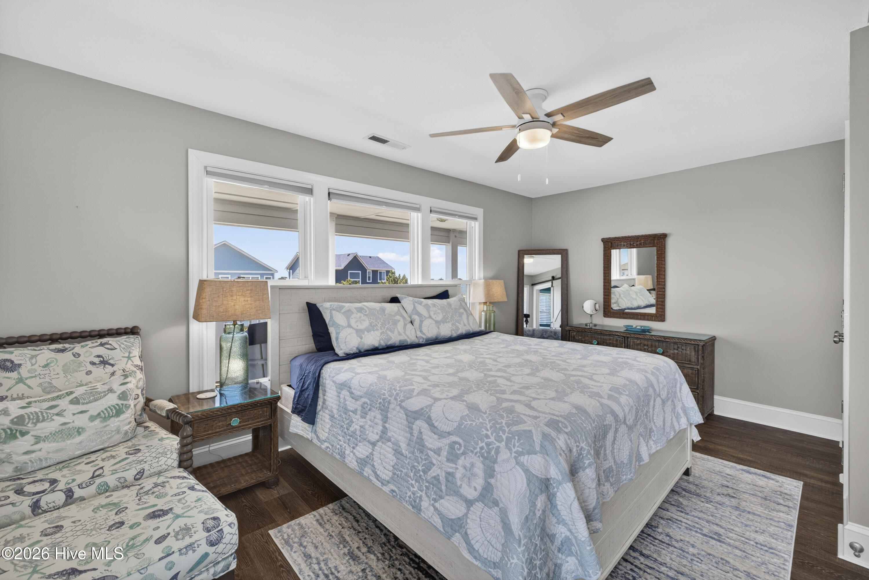 100568247 | Photo 31